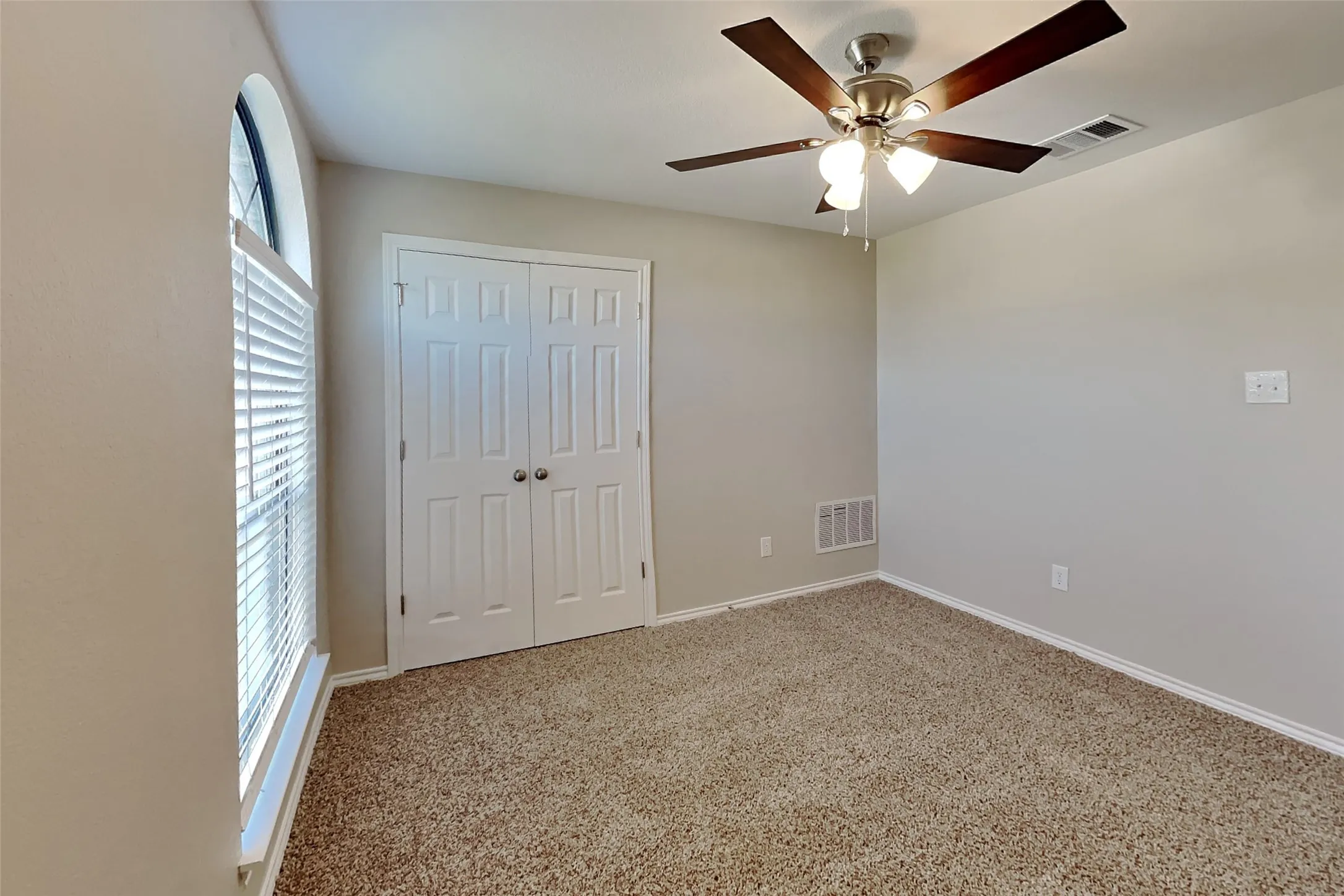 Single Family Residence For Rent in Dallas County , 6602 Gardenia Drive, Rowlett, Texas 75089, 3 Bedroom, 2 Bathroom, 2 Garage spaces, 1,754 Sqft, built in 1987, mls#21359241, Real Estate Agent in Rowlett, Homes For Rent in Dallas county, Homes For Rent in Rowlett, Realtor in Rowlett Texas, Real Estate Brokerage Independent Realty Texas, Luminita Cordes Realtor