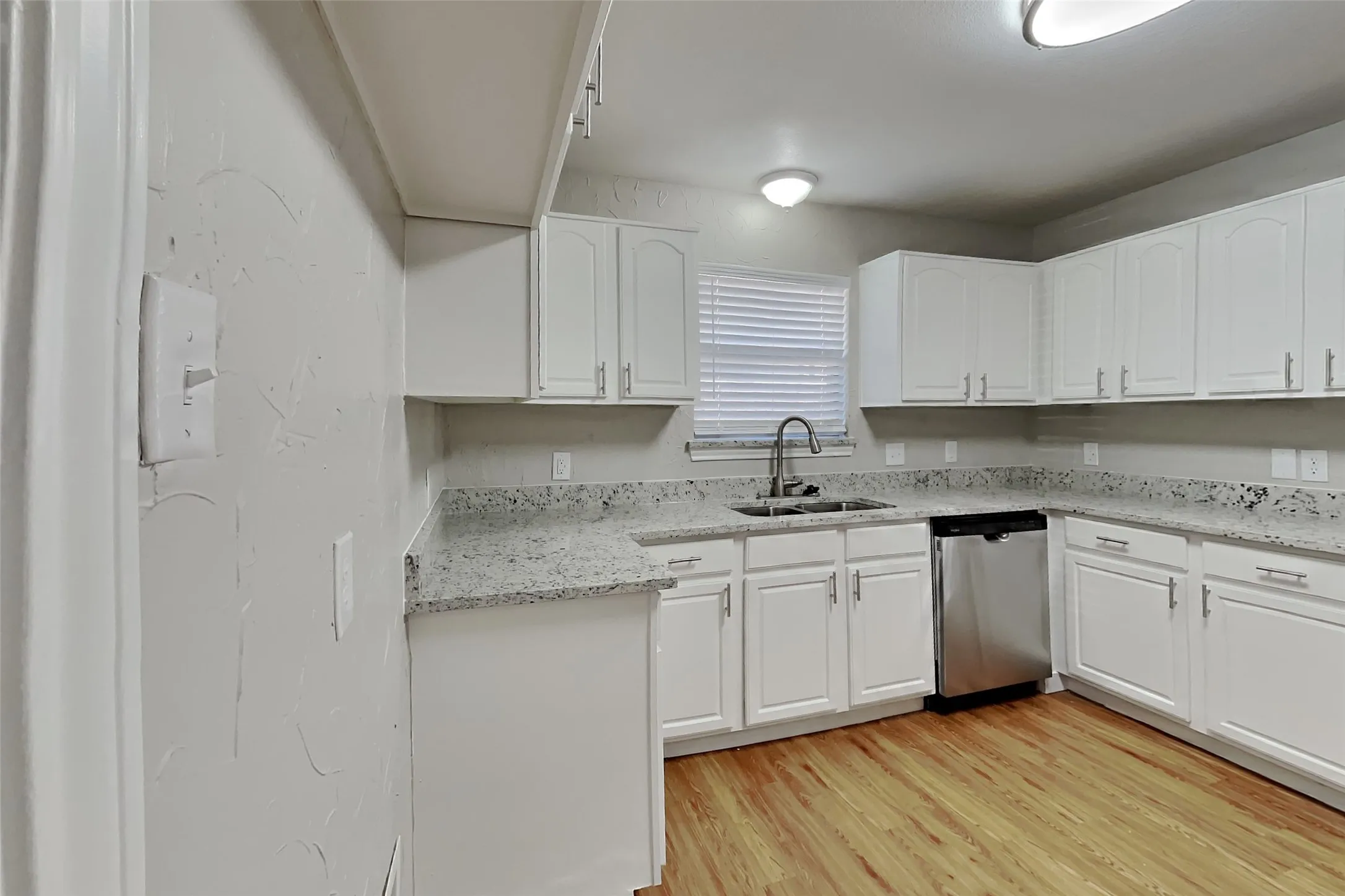 Single Family Residence For Rent in Dallas County , 6602 Gardenia Drive, Rowlett, Texas 75089, 3 Bedroom, 2 Bathroom, 2 Garage spaces, 1,754 Sqft, built in 1987, mls#21359241, Real Estate Agent in Rowlett, Homes For Rent in Dallas county, Homes For Rent in Rowlett, Realtor in Rowlett Texas, Real Estate Brokerage Independent Realty Texas, Luminita Cordes Realtor