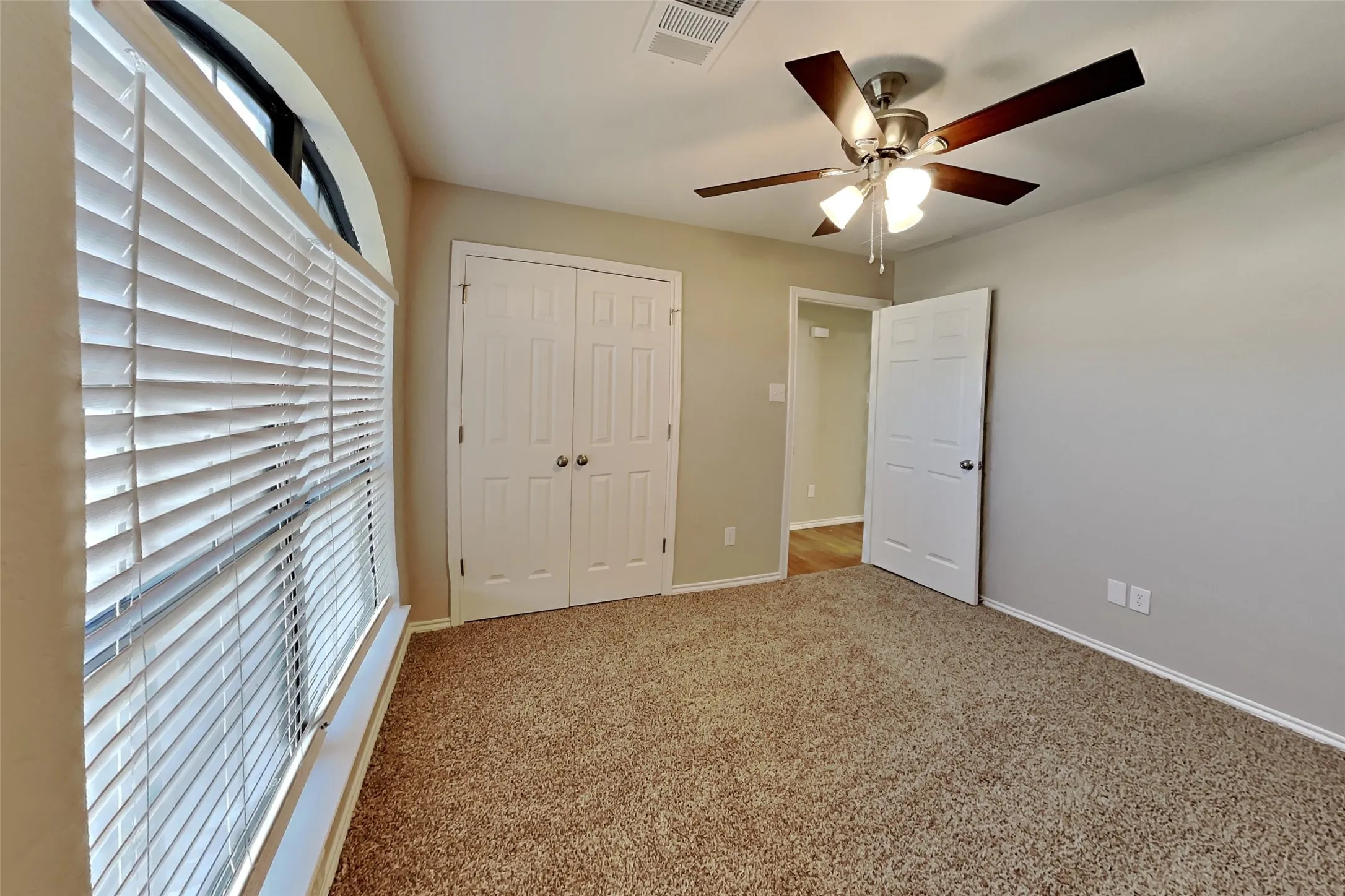 Single Family Residence For Rent in Dallas County , 6602 Gardenia Drive, Rowlett, Texas 75089, 3 Bedroom, 2 Bathroom, 2 Garage spaces, 1,754 Sqft, built in 1987, mls#21359241, Real Estate Agent in Rowlett, Homes For Rent in Dallas county, Homes For Rent in Rowlett, Realtor in Rowlett Texas, Real Estate Brokerage Independent Realty Texas, Luminita Cordes Realtor