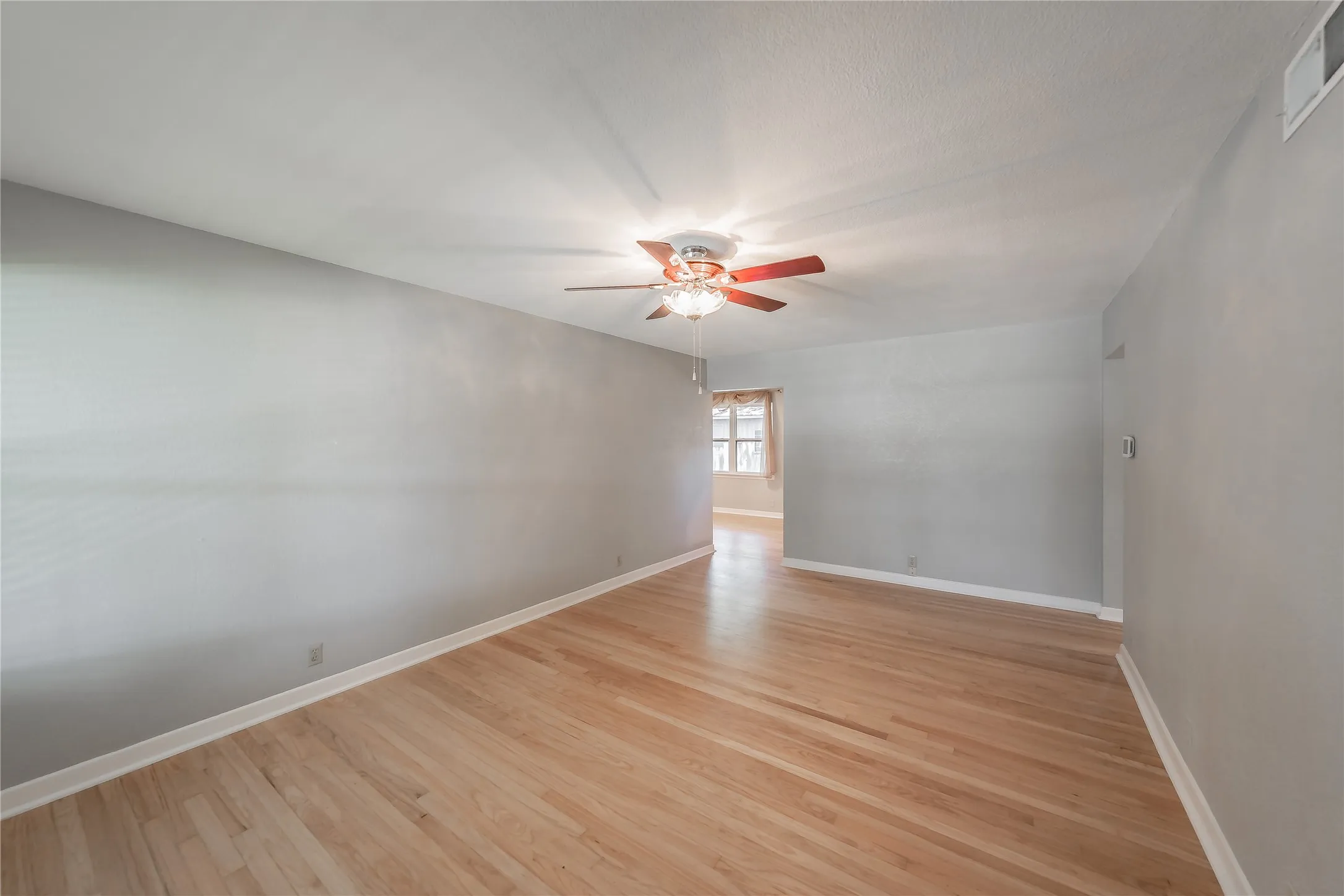 Single Family Residence For Sale in Dallas County , 1233 Fair Oaks Drive, Irving, Texas 75060, 3 Bedroom, 2 Bathroom, 2 Garage spaces, 1,330 Sqft, built in 1954, mls#21357853, Real Estate Agent in Irving, Homes For Sale in Dallas county, Homes For Sale in Irving, Realtor in Irving Texas, Real Estate Brokerage Independent Realty Texas, Luminita Cordes Realtor