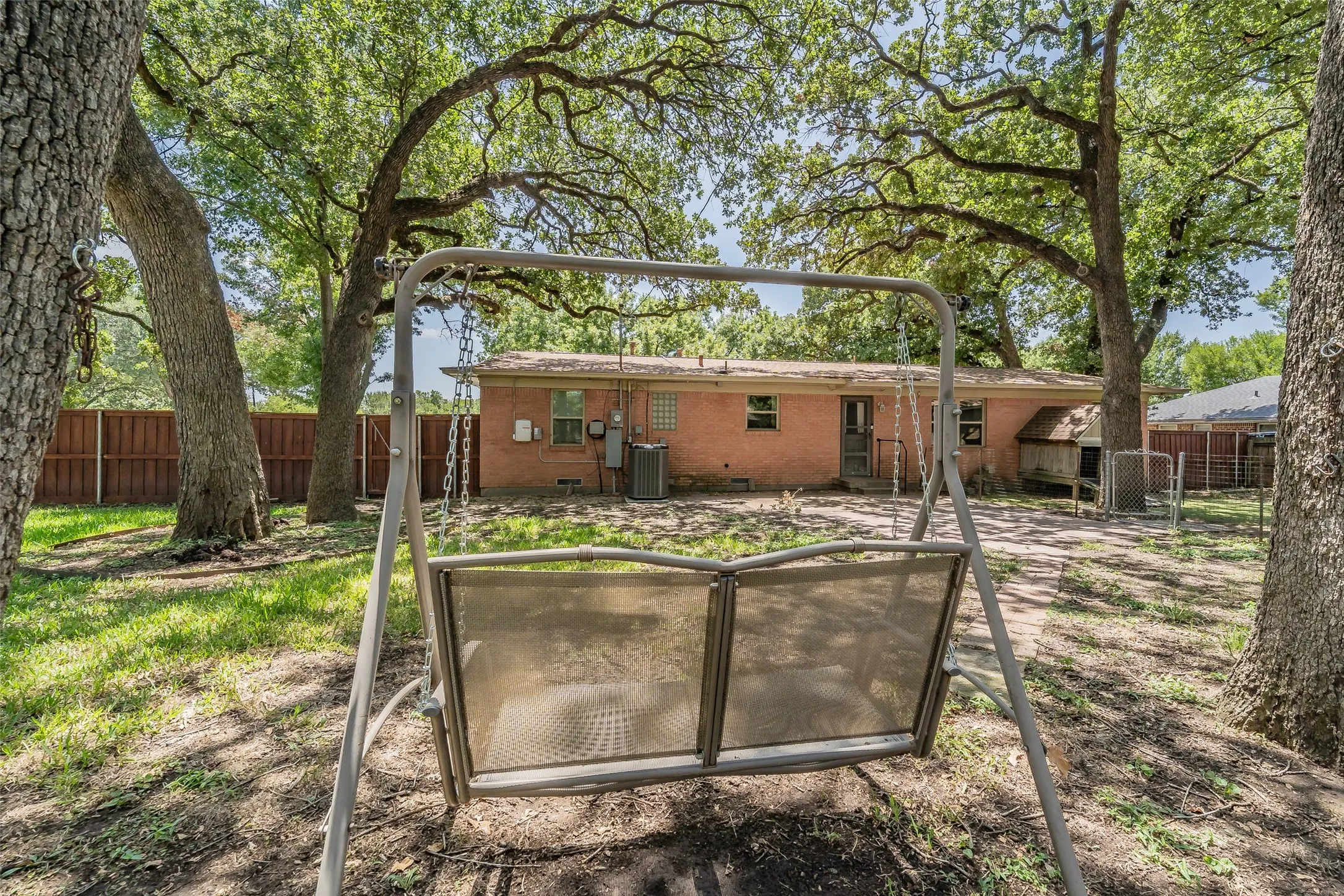 Single Family Residence For Sale in Dallas County , 1233 Fair Oaks Drive, Irving, Texas 75060, 3 Bedroom, 2 Bathroom, 2 Garage spaces, 1,330 Sqft, built in 1954, mls#21357853, Real Estate Agent in Irving, Homes For Sale in Dallas county, Homes For Sale in Irving, Realtor in Irving Texas, Real Estate Brokerage Independent Realty Texas, Luminita Cordes Realtor