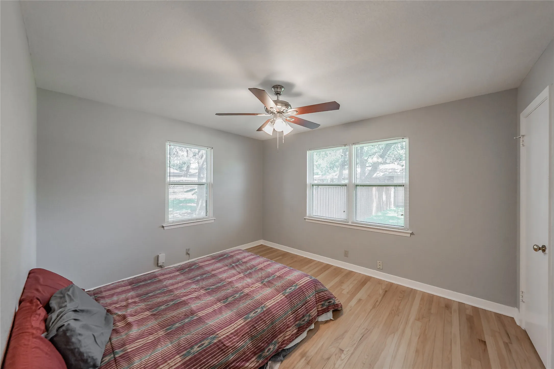 Single Family Residence For Sale in Dallas County , 1233 Fair Oaks Drive, Irving, Texas 75060, 3 Bedroom, 2 Bathroom, 2 Garage spaces, 1,330 Sqft, built in 1954, mls#21357853, Real Estate Agent in Irving, Homes For Sale in Dallas county, Homes For Sale in Irving, Realtor in Irving Texas, Real Estate Brokerage Independent Realty Texas, Luminita Cordes Realtor