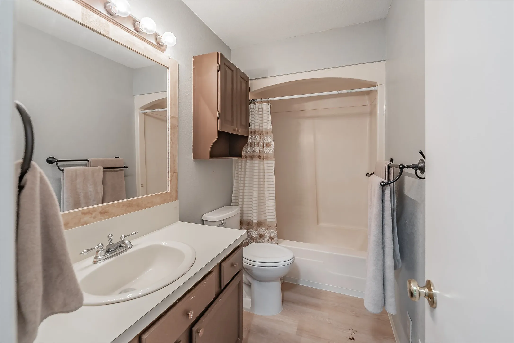 Single Family Residence For Sale in Dallas County , 1233 Fair Oaks Drive, Irving, Texas 75060, 3 Bedroom, 2 Bathroom, 2 Garage spaces, 1,330 Sqft, built in 1954, mls#21357853, Real Estate Agent in Irving, Homes For Sale in Dallas county, Homes For Sale in Irving, Realtor in Irving Texas, Real Estate Brokerage Independent Realty Texas, Luminita Cordes Realtor