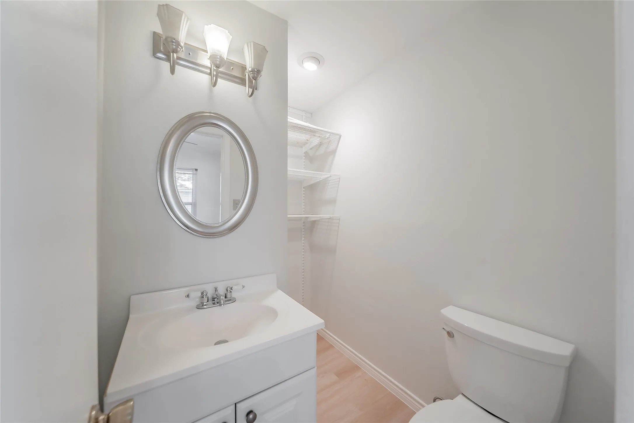 Single Family Residence For Sale in Dallas County , 1233 Fair Oaks Drive, Irving, Texas 75060, 3 Bedroom, 2 Bathroom, 2 Garage spaces, 1,330 Sqft, built in 1954, mls#21357853, Real Estate Agent in Irving, Homes For Sale in Dallas county, Homes For Sale in Irving, Realtor in Irving Texas, Real Estate Brokerage Independent Realty Texas, Luminita Cordes Realtor