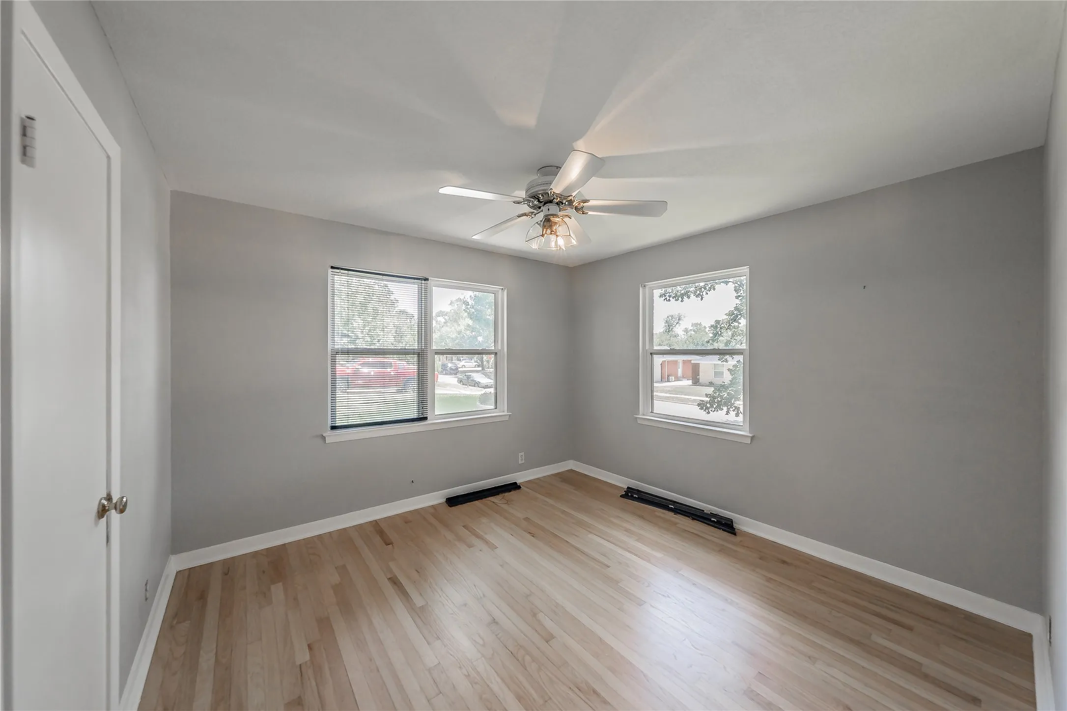 Single Family Residence For Sale in Dallas County , 1233 Fair Oaks Drive, Irving, Texas 75060, 3 Bedroom, 2 Bathroom, 2 Garage spaces, 1,330 Sqft, built in 1954, mls#21357853, Real Estate Agent in Irving, Homes For Sale in Dallas county, Homes For Sale in Irving, Realtor in Irving Texas, Real Estate Brokerage Independent Realty Texas, Luminita Cordes Realtor