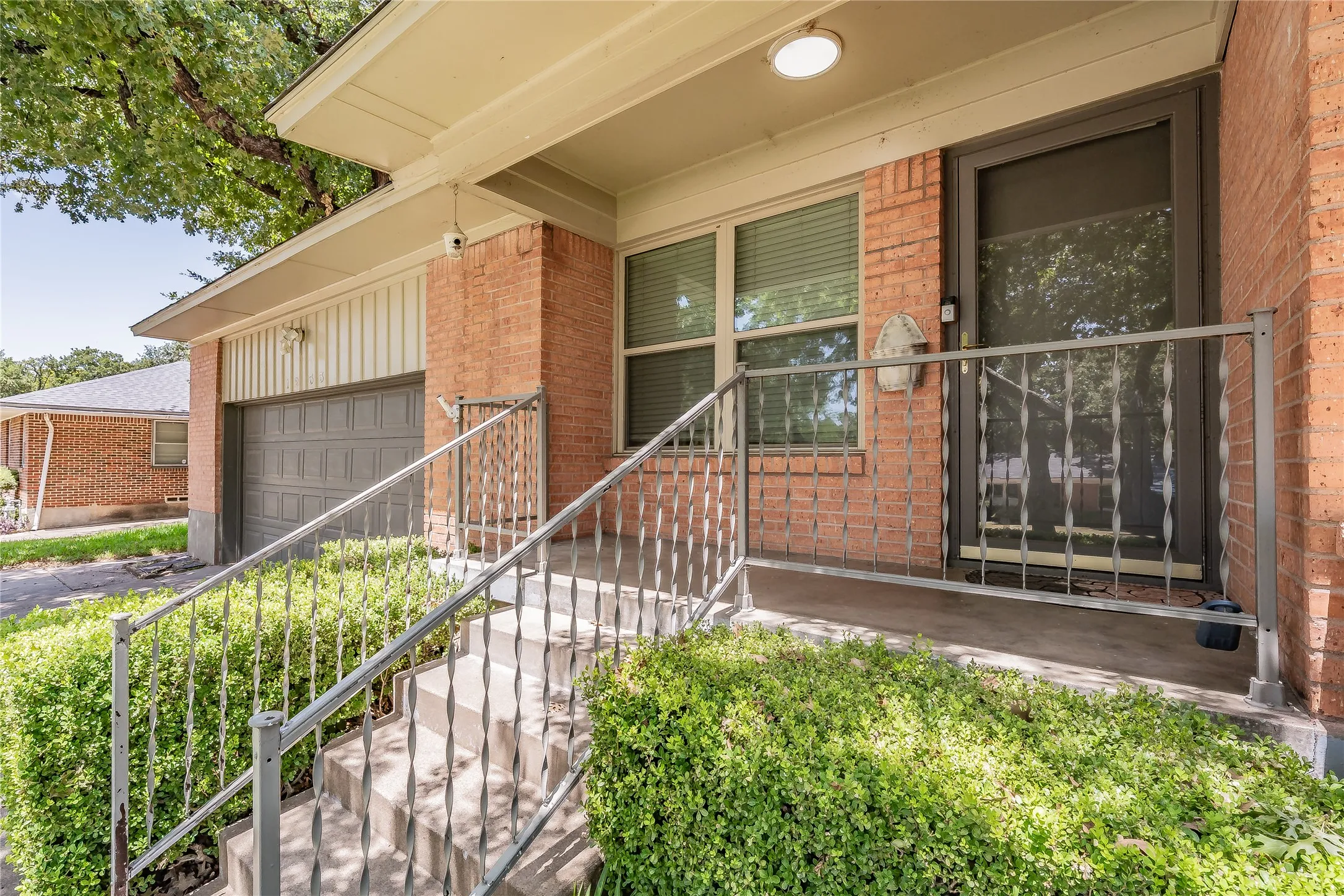 Single Family Residence For Sale in Dallas County , 1233 Fair Oaks Drive, Irving, Texas 75060, 3 Bedroom, 2 Bathroom, 2 Garage spaces, 1,330 Sqft, built in 1954, mls#21357853, Real Estate Agent in Irving, Homes For Sale in Dallas county, Homes For Sale in Irving, Realtor in Irving Texas, Real Estate Brokerage Independent Realty Texas, Luminita Cordes Realtor