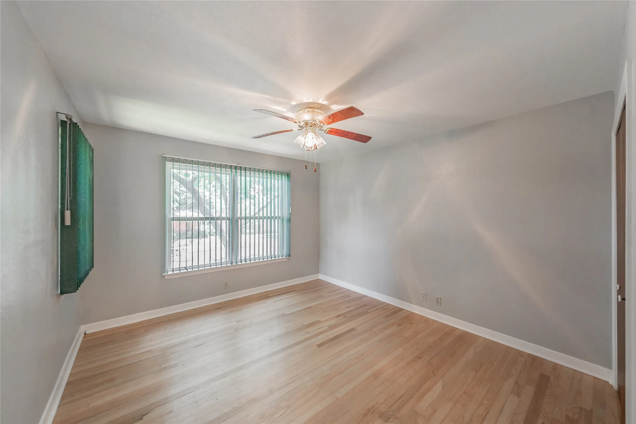 Single Family Residence For Sale in Dallas County , 1233 Fair Oaks Drive, Irving, Texas 75060, 3 Bedroom, 2 Bathroom, 2 Garage spaces, 1,330 Sqft, built in 1954, mls#21357853, Real Estate Agent in Irving, Homes For Sale in Dallas county, Homes For Sale in Irving, Realtor in Irving Texas, Real Estate Brokerage Independent Realty Texas, Luminita Cordes Realtor