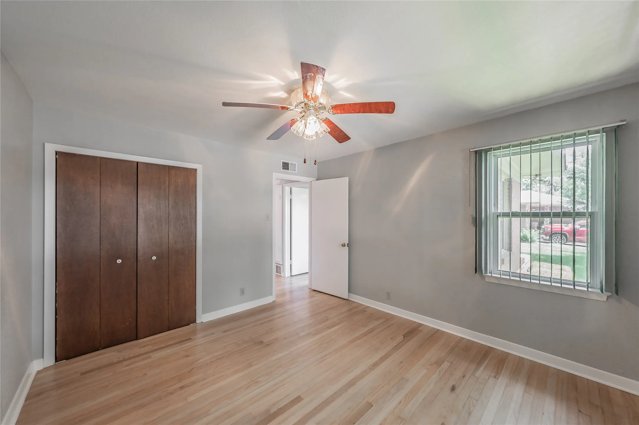 Single Family Residence For Sale in Dallas County , 1233 Fair Oaks Drive, Irving, Texas 75060, 3 Bedroom, 2 Bathroom, 2 Garage spaces, 1,330 Sqft, built in 1954, mls#21357853, Real Estate Agent in Irving, Homes For Sale in Dallas county, Homes For Sale in Irving, Realtor in Irving Texas, Real Estate Brokerage Independent Realty Texas, Luminita Cordes Realtor