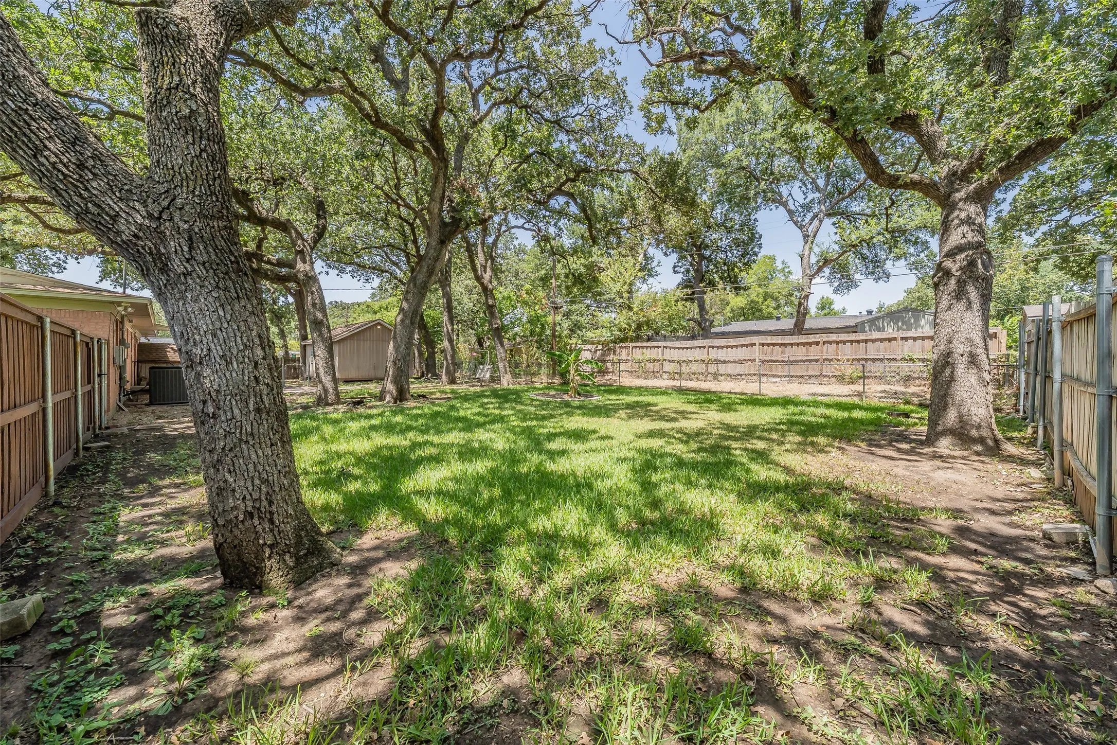 Single Family Residence For Sale in Dallas County , 1233 Fair Oaks Drive, Irving, Texas 75060, 3 Bedroom, 2 Bathroom, 2 Garage spaces, 1,330 Sqft, built in 1954, mls#21357853, Real Estate Agent in Irving, Homes For Sale in Dallas county, Homes For Sale in Irving, Realtor in Irving Texas, Real Estate Brokerage Independent Realty Texas, Luminita Cordes Realtor