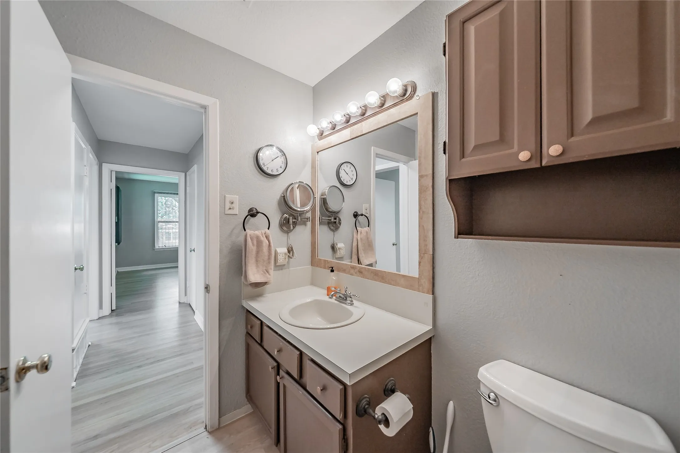 Single Family Residence For Sale in Dallas County , 1233 Fair Oaks Drive, Irving, Texas 75060, 3 Bedroom, 2 Bathroom, 2 Garage spaces, 1,330 Sqft, built in 1954, mls#21357853, Real Estate Agent in Irving, Homes For Sale in Dallas county, Homes For Sale in Irving, Realtor in Irving Texas, Real Estate Brokerage Independent Realty Texas, Luminita Cordes Realtor
