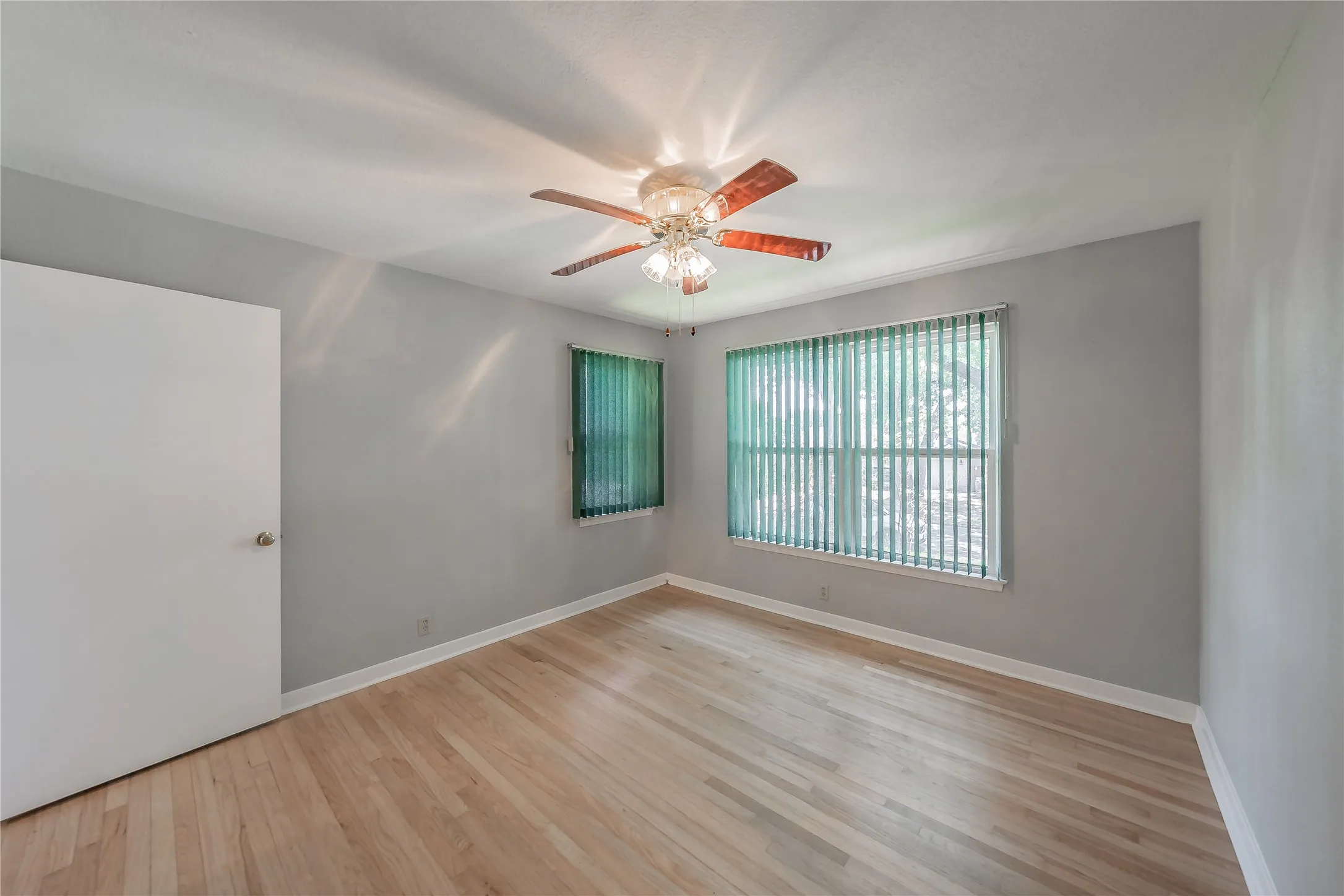 Single Family Residence For Sale in Dallas County , 1233 Fair Oaks Drive, Irving, Texas 75060, 3 Bedroom, 2 Bathroom, 2 Garage spaces, 1,330 Sqft, built in 1954, mls#21357853, Real Estate Agent in Irving, Homes For Sale in Dallas county, Homes For Sale in Irving, Realtor in Irving Texas, Real Estate Brokerage Independent Realty Texas, Luminita Cordes Realtor