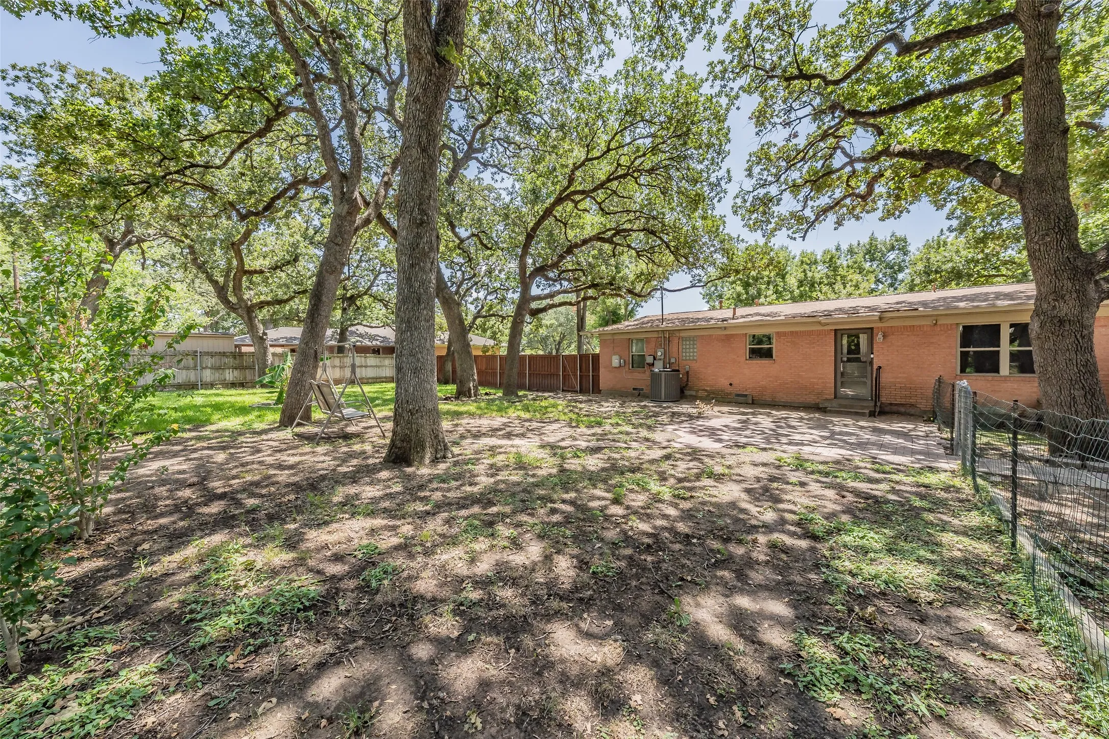Single Family Residence For Sale in Dallas County , 1233 Fair Oaks Drive, Irving, Texas 75060, 3 Bedroom, 2 Bathroom, 2 Garage spaces, 1,330 Sqft, built in 1954, mls#21357853, Real Estate Agent in Irving, Homes For Sale in Dallas county, Homes For Sale in Irving, Realtor in Irving Texas, Real Estate Brokerage Independent Realty Texas, Luminita Cordes Realtor