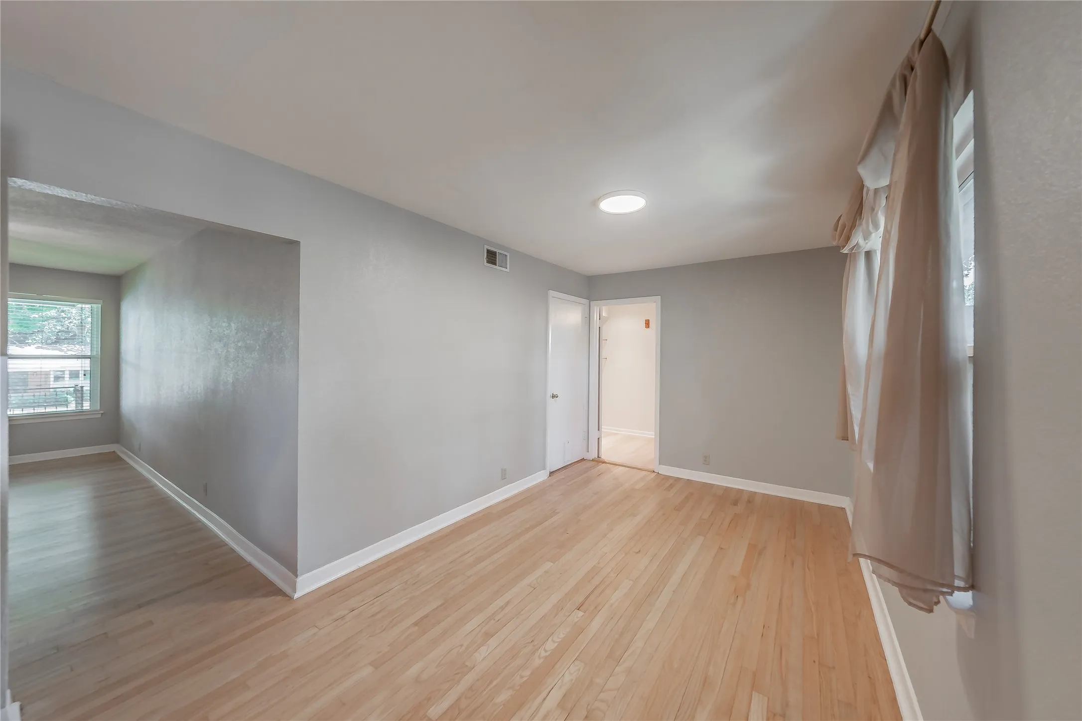Single Family Residence For Sale in Dallas County , 1233 Fair Oaks Drive, Irving, Texas 75060, 3 Bedroom, 2 Bathroom, 2 Garage spaces, 1,330 Sqft, built in 1954, mls#21357853, Real Estate Agent in Irving, Homes For Sale in Dallas county, Homes For Sale in Irving, Realtor in Irving Texas, Real Estate Brokerage Independent Realty Texas, Luminita Cordes Realtor