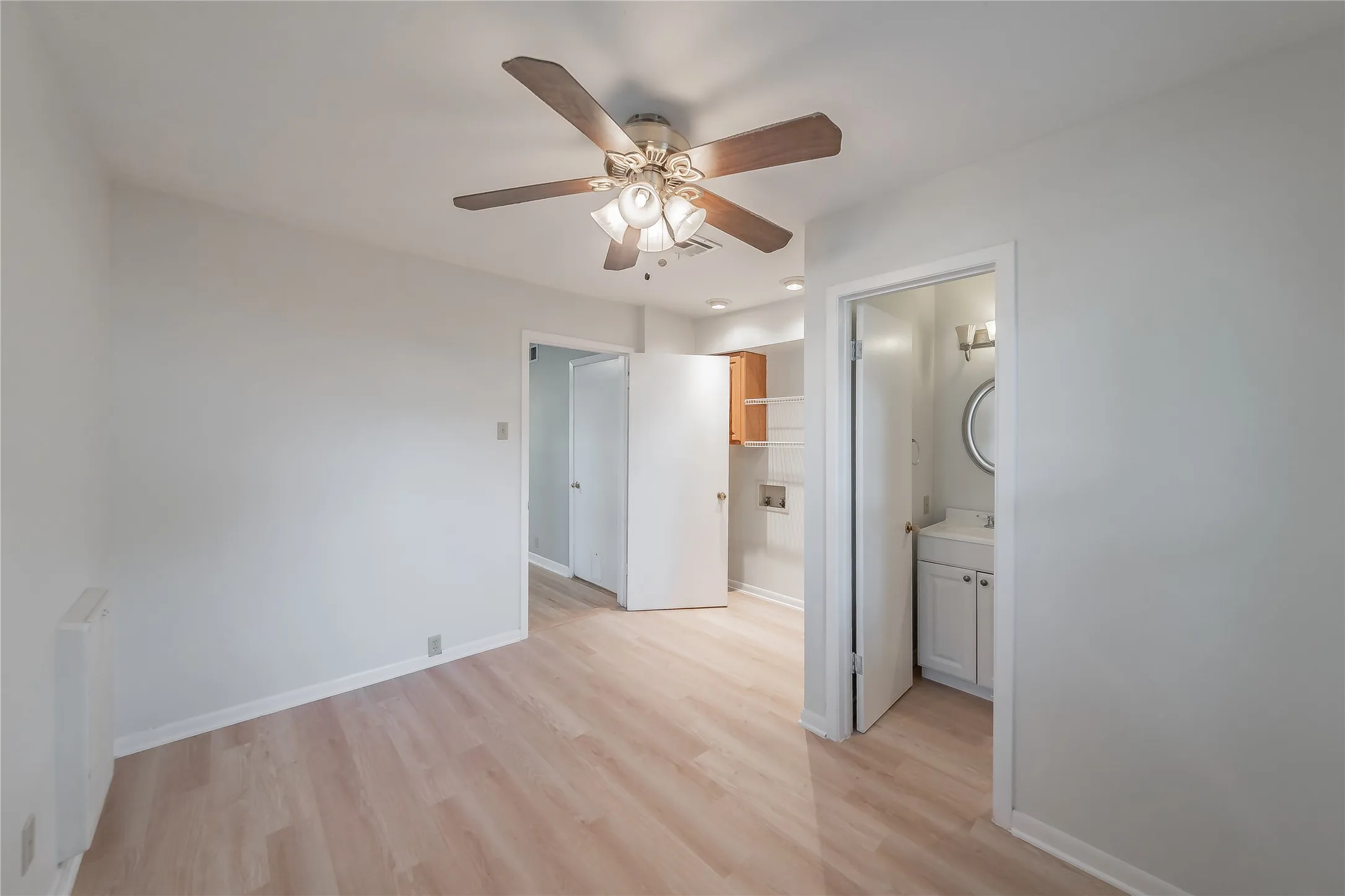 Single Family Residence For Sale in Dallas County , 1233 Fair Oaks Drive, Irving, Texas 75060, 3 Bedroom, 2 Bathroom, 2 Garage spaces, 1,330 Sqft, built in 1954, mls#21357853, Real Estate Agent in Irving, Homes For Sale in Dallas county, Homes For Sale in Irving, Realtor in Irving Texas, Real Estate Brokerage Independent Realty Texas, Luminita Cordes Realtor