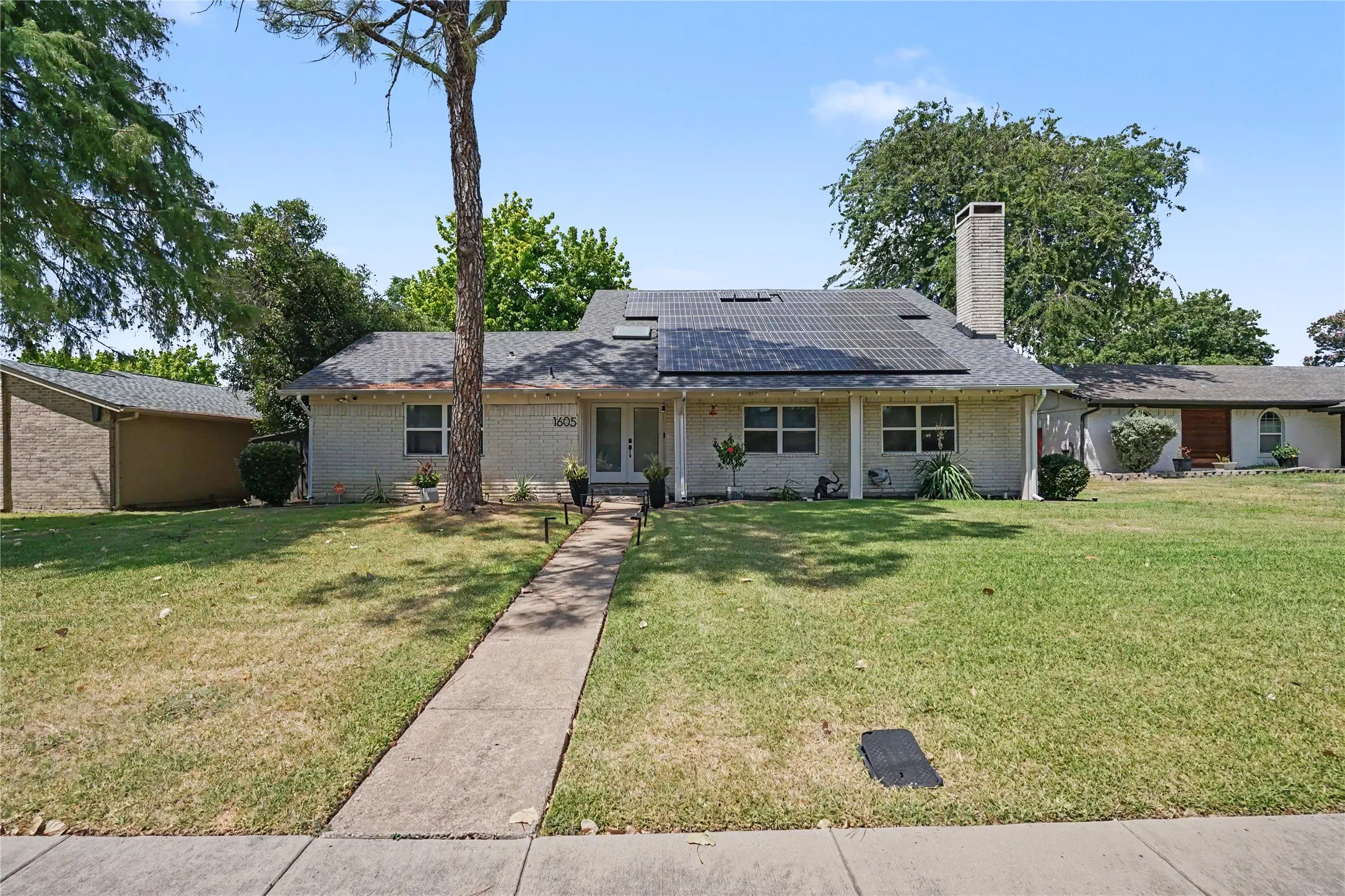 Front of house in quiet neighborhood