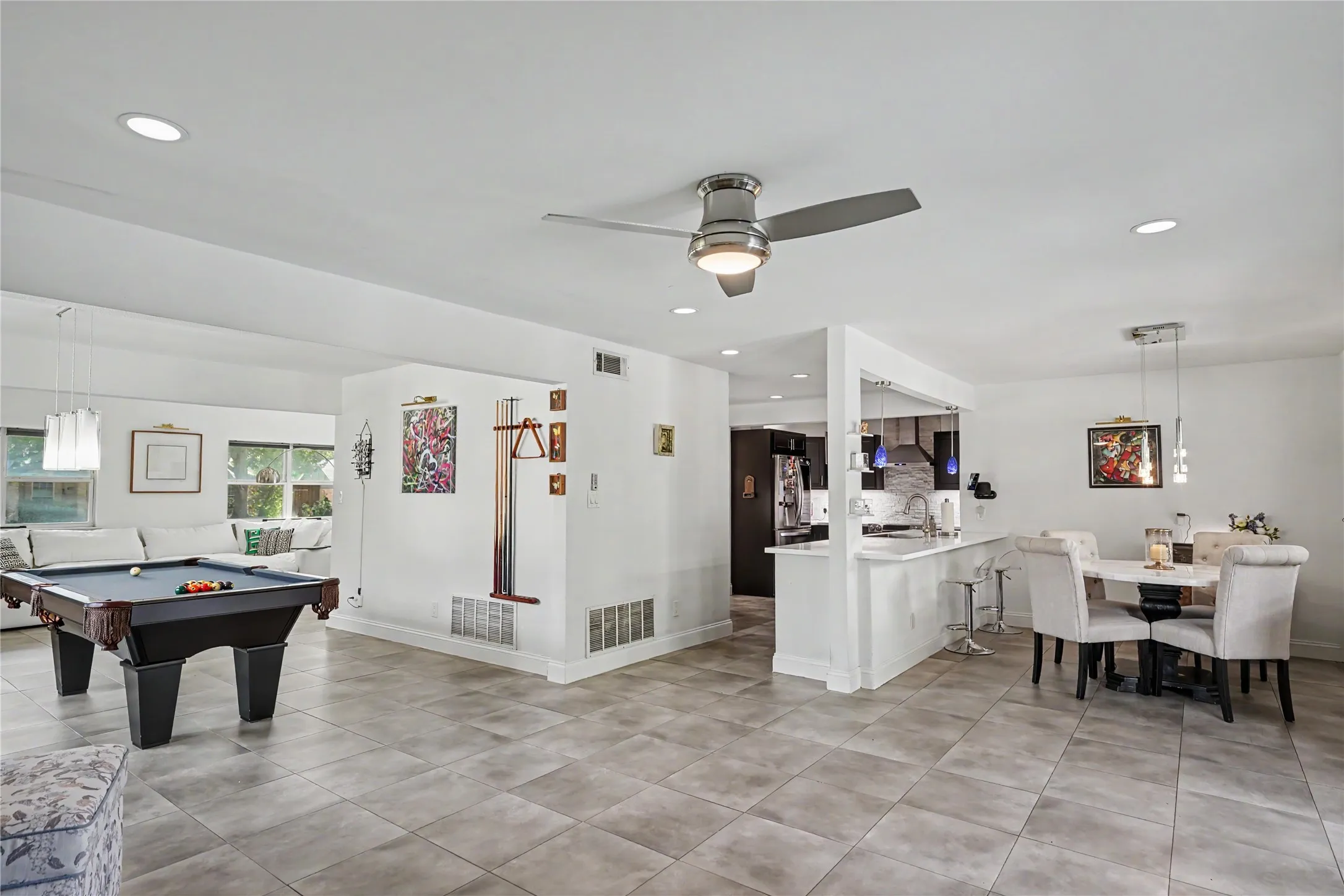 Dining room, breakfast room, kitchen
