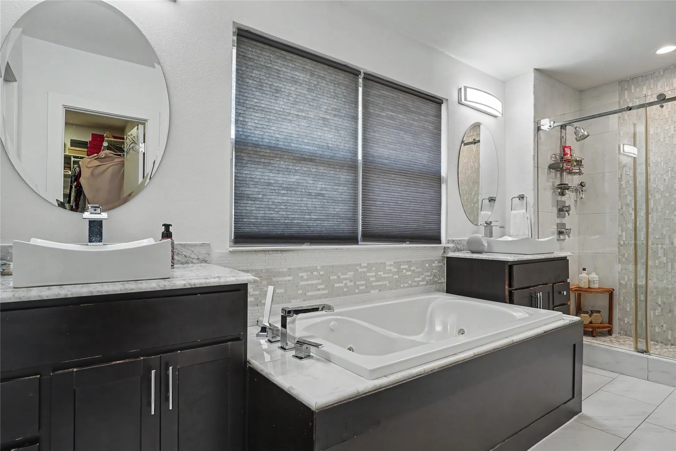 Primary bath with jetted tub, separate shower, separate vanities