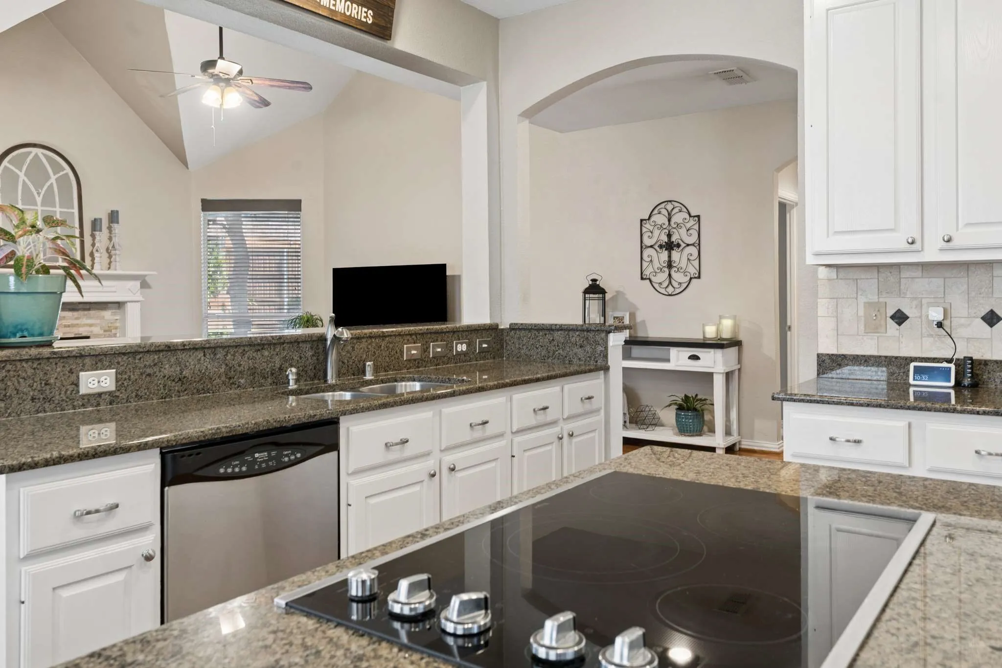 Single Family Residence For Sale in Denton County , 3413 Brightstone Court, Flower Mound, Texas 75022, 4 Bedroom, 3 Bathroom, 2 Garage spaces, 2,491 Sqft, built in 1997, mls#21357195, Real Estate Agent in Flower Mound, Homes For Sale in Denton county, Homes For Sale in Flower Mound, Realtor in Flower Mound Texas, Real Estate Brokerage Independent Realty Texas, Luminita Cordes Realtor