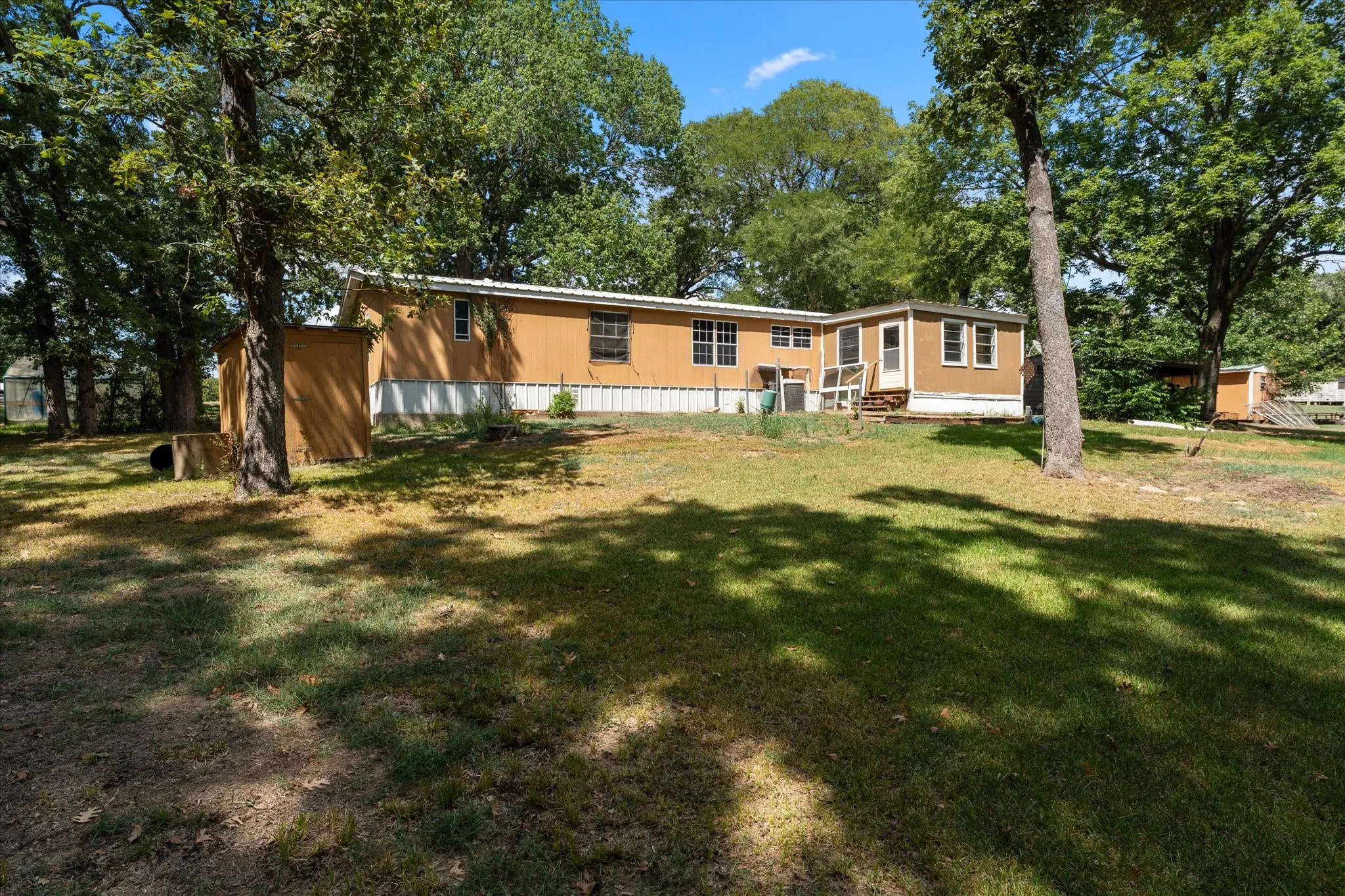Manufactured Home For Sale in Anderson County , 24709 N US Highway 287, Athens, Texas 75751, 4 Bedroom, 3 Bathroom, Garage spaces, 2,128 Sqft, built in 1993, mls#21359094, Real Estate Agent in Athens, Homes For Sale in Anderson county, Homes For Sale in Athens, Realtor in Athens Texas, Real Estate Brokerage Independent Realty Texas, Luminita Cordes Realtor