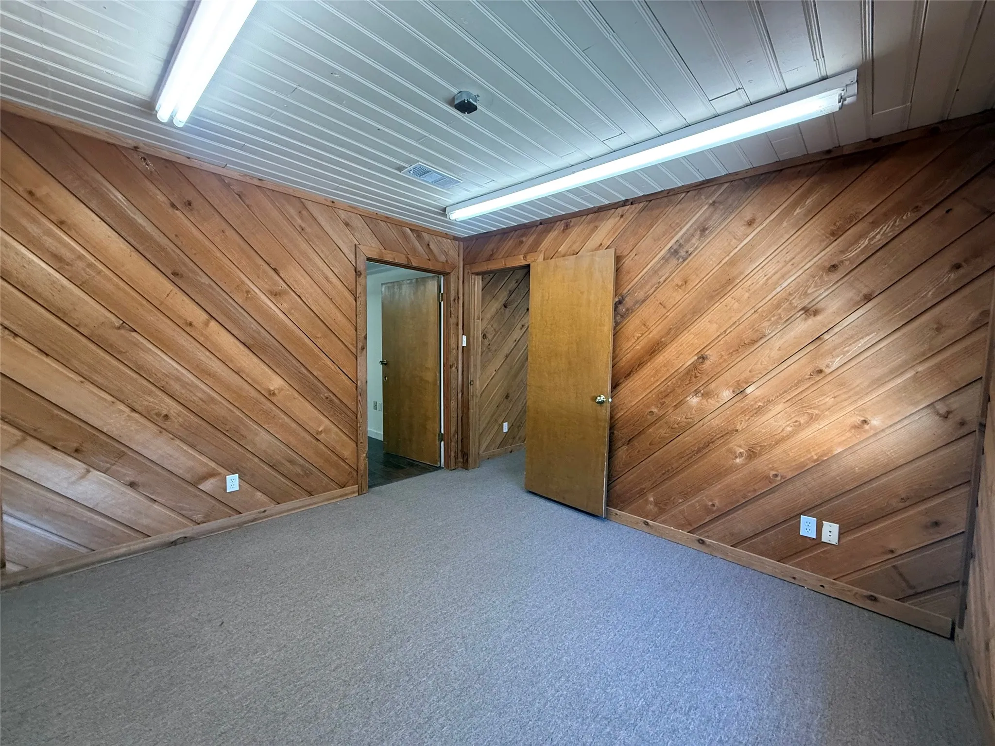 Office For Rent in Tarrant County , 111 walnut Street, Mansfield, Texas 76063, 0, 0, Garage spaces, 0 Sqft, built in 1950, Price $1,700, mls#21359256, Real Estate Agent in Mansfield, Homes For Rent in Tarrant county, Homes For Rent in Mansfield, Realtor in Mansfield Texas, Real Estate Brokerage Independent Realty Texas, Luminita Cordes Realtor