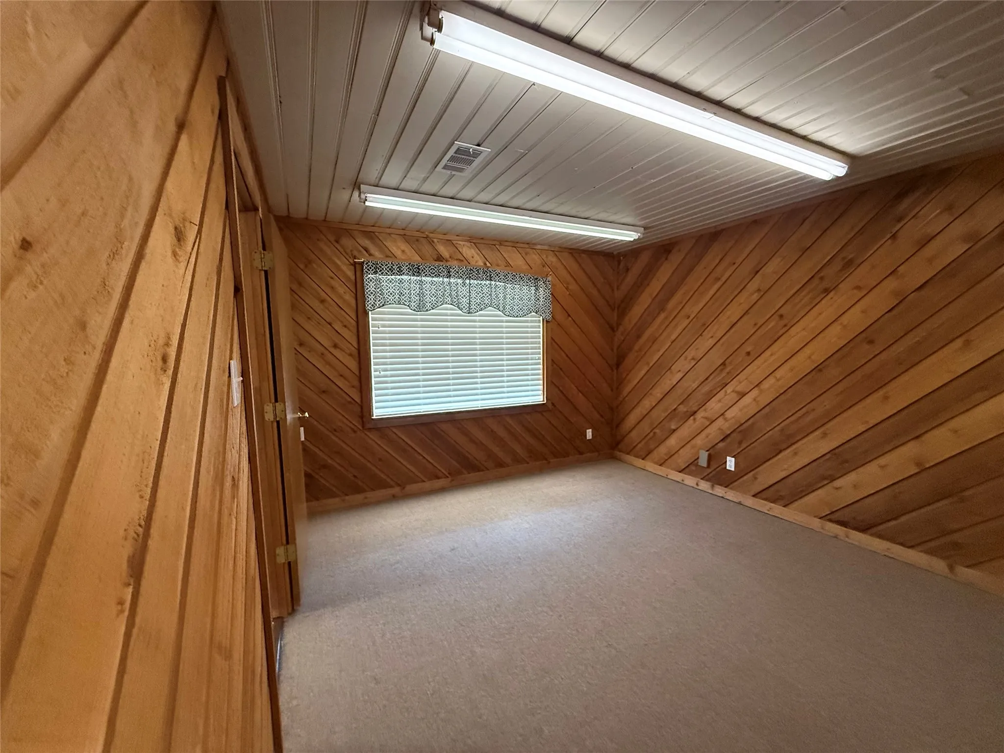 Office For Rent in Tarrant County , 111 walnut Street, Mansfield, Texas 76063, 0, 0, Garage spaces, 0 Sqft, built in 1950, Price $1,700, mls#21359256, Real Estate Agent in Mansfield, Homes For Rent in Tarrant county, Homes For Rent in Mansfield, Realtor in Mansfield Texas, Real Estate Brokerage Independent Realty Texas, Luminita Cordes Realtor
