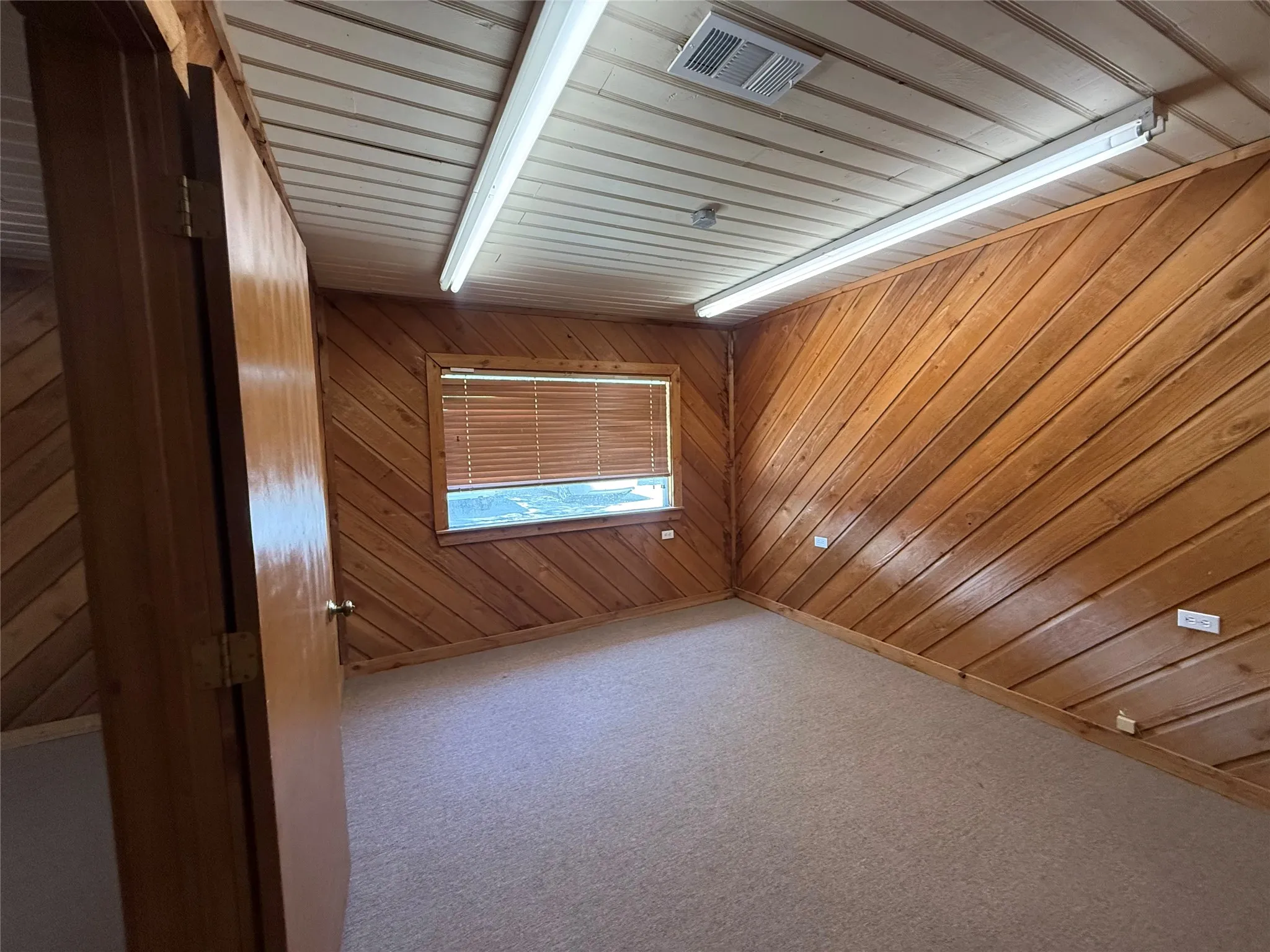Office For Rent in Tarrant County , 111 walnut Street, Mansfield, Texas 76063, 0, 0, Garage spaces, 0 Sqft, built in 1950, Price $1,700, mls#21359256, Real Estate Agent in Mansfield, Homes For Rent in Tarrant county, Homes For Rent in Mansfield, Realtor in Mansfield Texas, Real Estate Brokerage Independent Realty Texas, Luminita Cordes Realtor