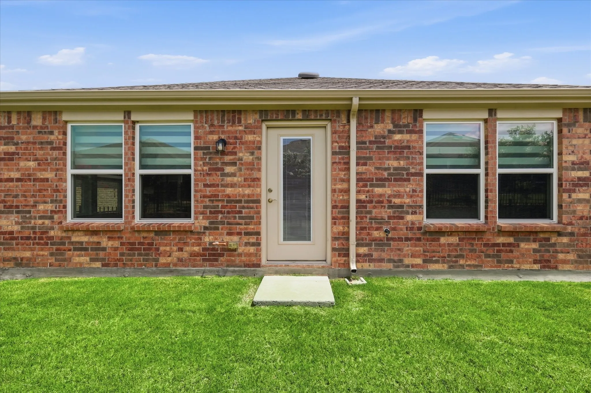 Single Family Residence For Rent in Denton County , 1256 Eagle Lane, Little Elm, Texas 76227, 2 Bedroom, 2 Bathroom, 2 Garage spaces, 1,474 Sqft, built in 2021, mls#21358449, Real Estate Agent in Little Elm, Homes For Rent in Denton county, Homes For Rent in Little Elm, Realtor in Little Elm Texas, Real Estate Brokerage Independent Realty Texas, Luminita Cordes Realtor