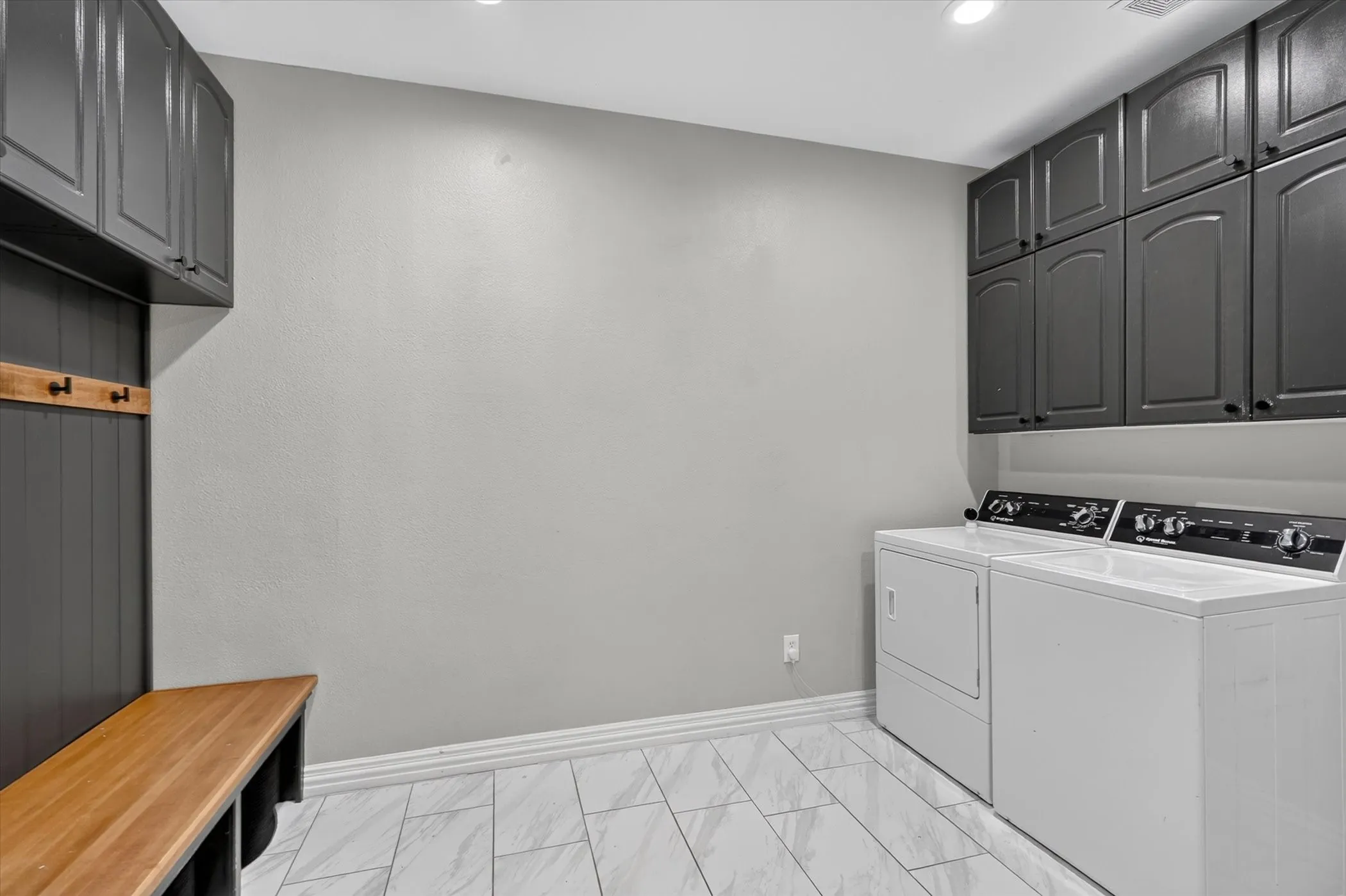 Single Family Residence For Sale in Collin County , 3009 Chukar Drive, Mc Kinney, Texas 75072, 5 Bedroom, 4 Bathroom, 2 Garage spaces, 3,088 Sqft, built in 1995, mls#21355786, Real Estate Agent in Mc Kinney, Homes For Sale in Collin county, Homes For Sale in Mc Kinney, Realtor in Mc Kinney Texas, Real Estate Brokerage Independent Realty Texas, Luminita Cordes Realtor