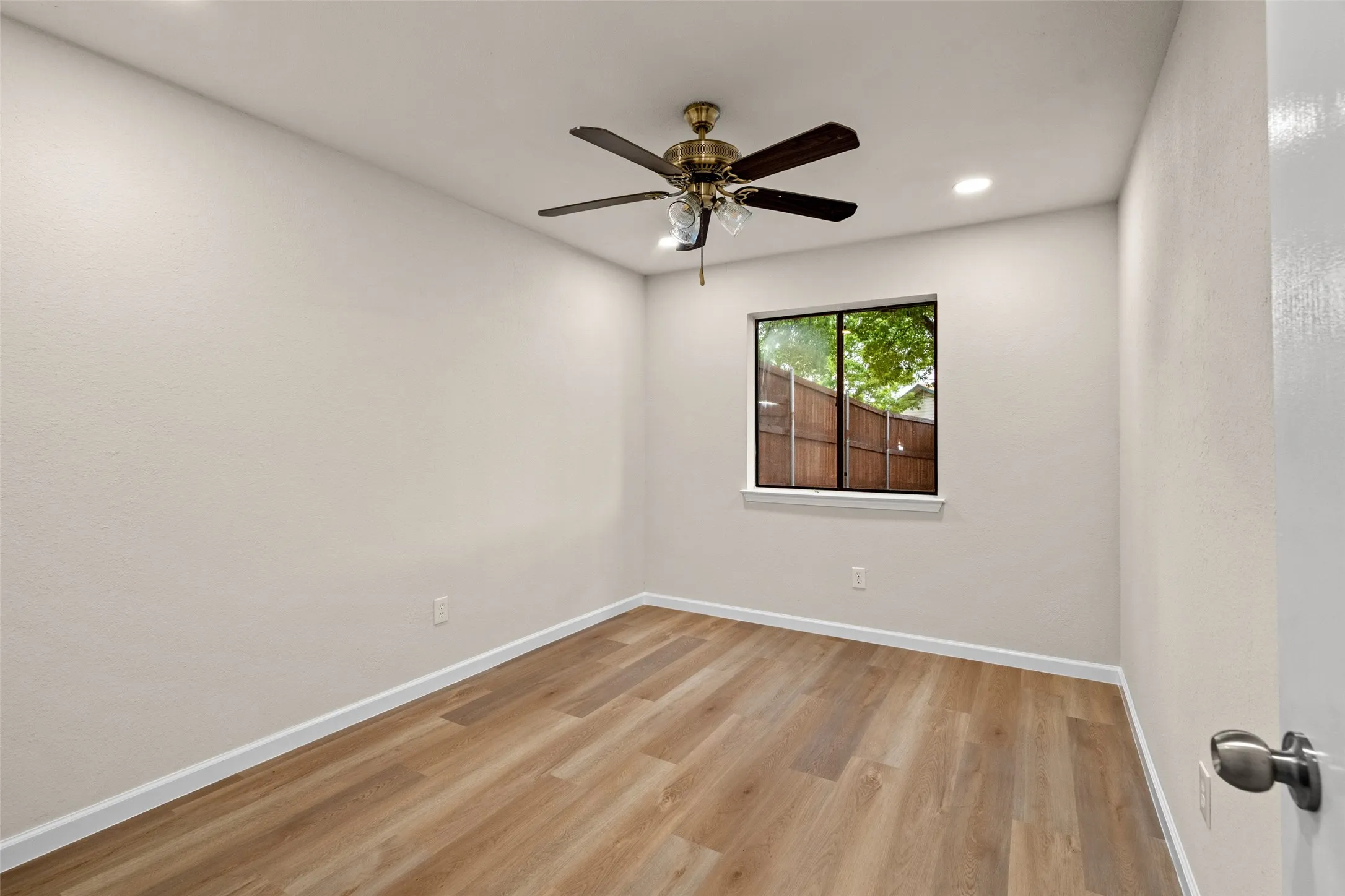 Single Family Residence For Sale in Collin County , 1453 Saint Patrick Drive, Plano, Texas 75074, 3 Bedroom, 2 Bathroom, 2 Garage spaces, 1,504 Sqft, built in 1985, mls#21357191, Real Estate Agent in Plano, Homes For Sale in Collin county, Homes For Sale in Plano, Realtor in Plano Texas, Real Estate Brokerage Independent Realty Texas, Luminita Cordes Realtor