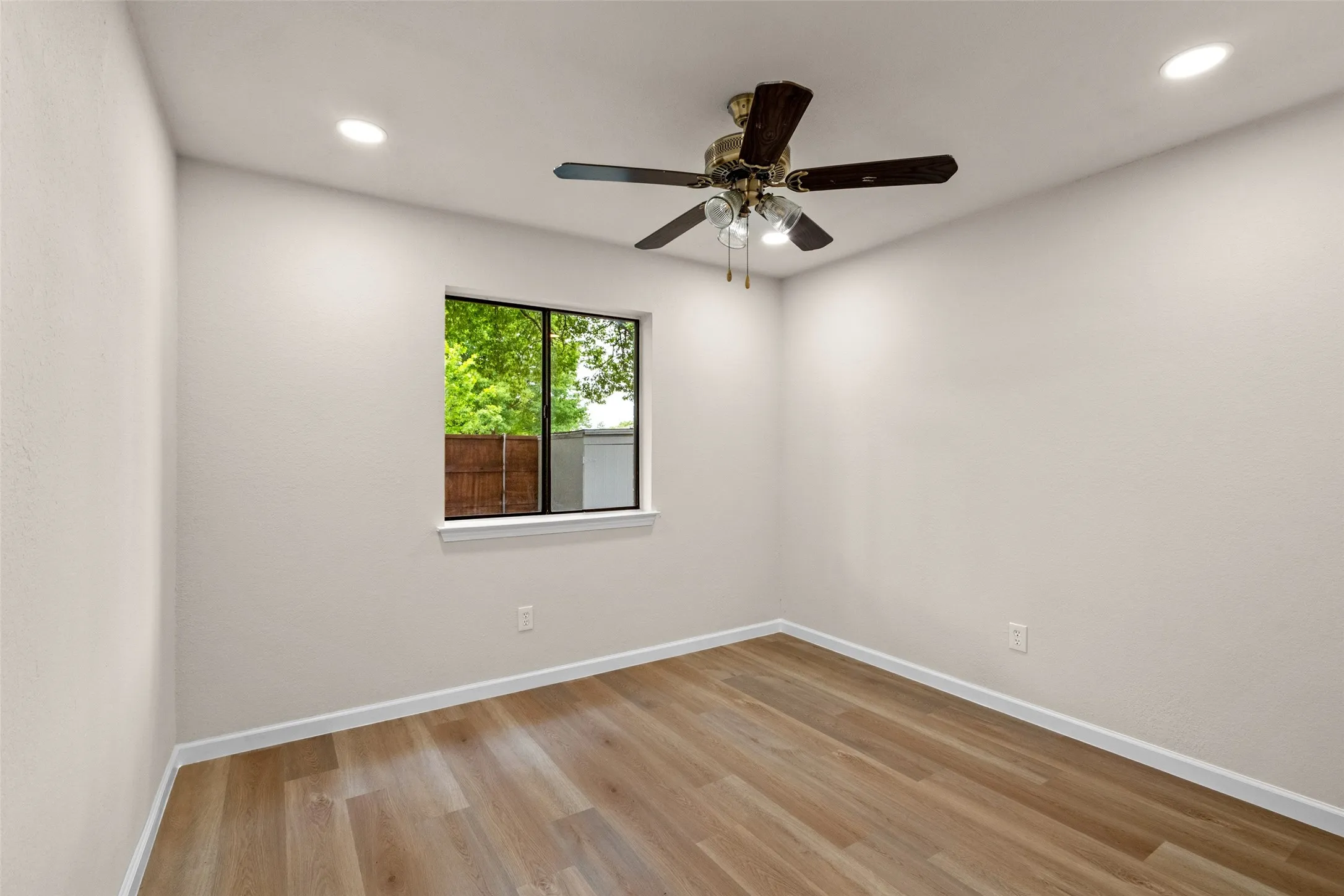 Single Family Residence For Sale in Collin County , 1453 Saint Patrick Drive, Plano, Texas 75074, 3 Bedroom, 2 Bathroom, 2 Garage spaces, 1,504 Sqft, built in 1985, mls#21357191, Real Estate Agent in Plano, Homes For Sale in Collin county, Homes For Sale in Plano, Realtor in Plano Texas, Real Estate Brokerage Independent Realty Texas, Luminita Cordes Realtor