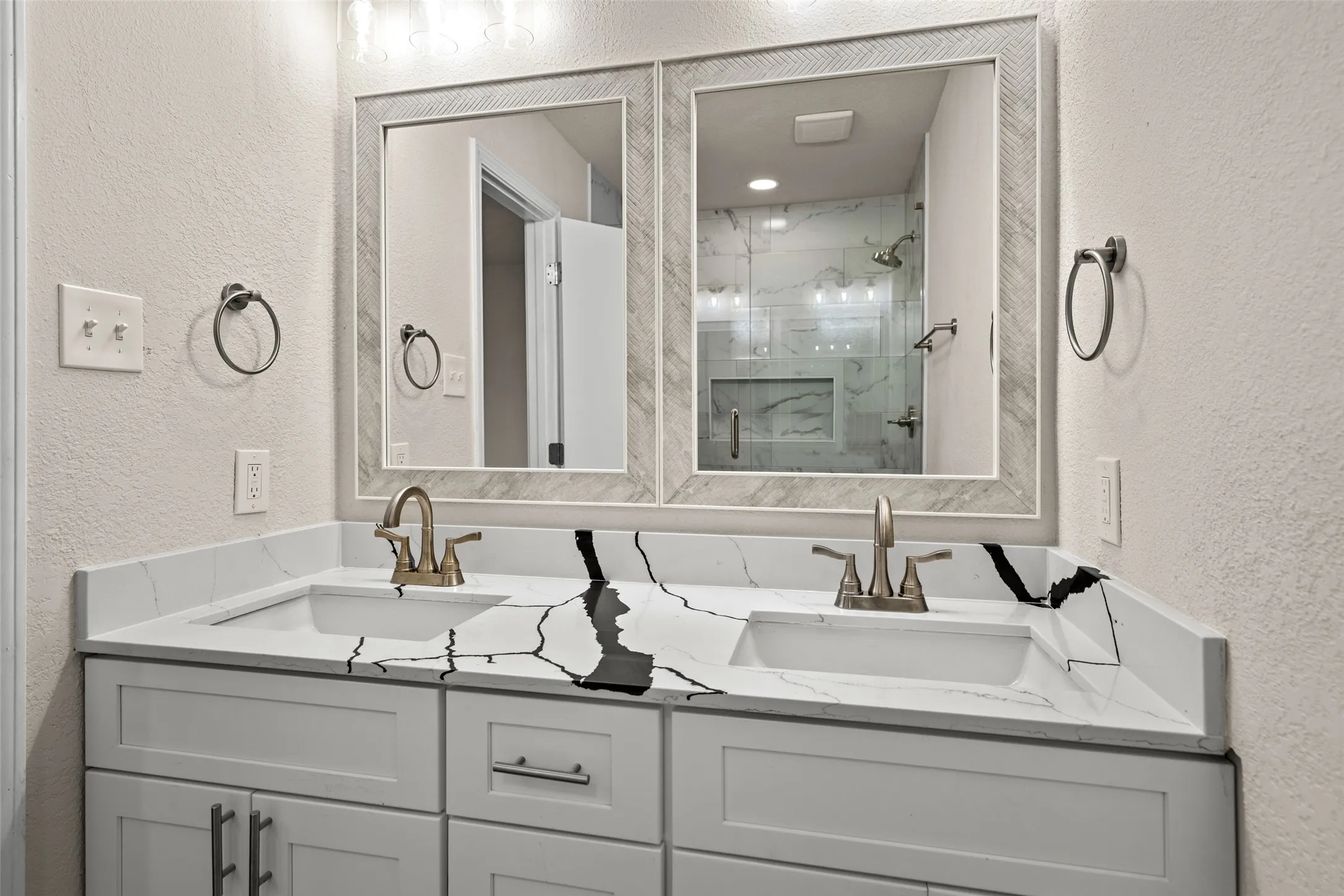 Single Family Residence For Sale in Collin County , 1453 Saint Patrick Drive, Plano, Texas 75074, 3 Bedroom, 2 Bathroom, 2 Garage spaces, 1,504 Sqft, built in 1985, mls#21357191, Real Estate Agent in Plano, Homes For Sale in Collin county, Homes For Sale in Plano, Realtor in Plano Texas, Real Estate Brokerage Independent Realty Texas, Luminita Cordes Realtor