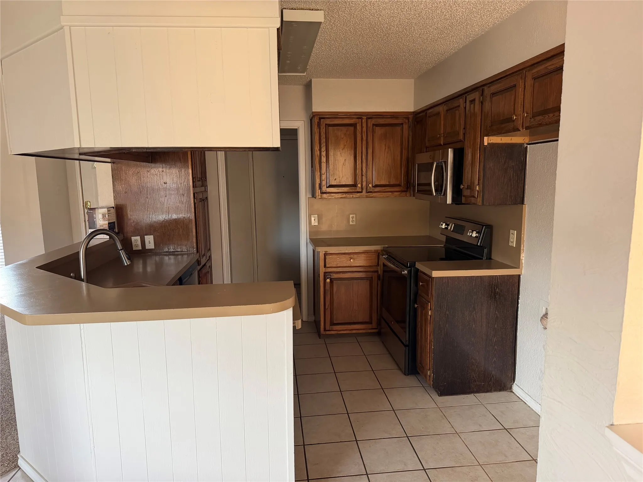 Single Family Residence For Rent in Tarrant County , 2 Chapel Hill Court, Mansfield, Texas 76063, 3 Bedroom, 2 Bathroom, 2 Garage spaces, 1,385 Sqft, built in 1988, mls#21359259, Real Estate Agent in Mansfield, Homes For Rent in Tarrant county, Homes For Rent in Mansfield, Realtor in Mansfield Texas, Real Estate Brokerage Independent Realty Texas, Luminita Cordes Realtor