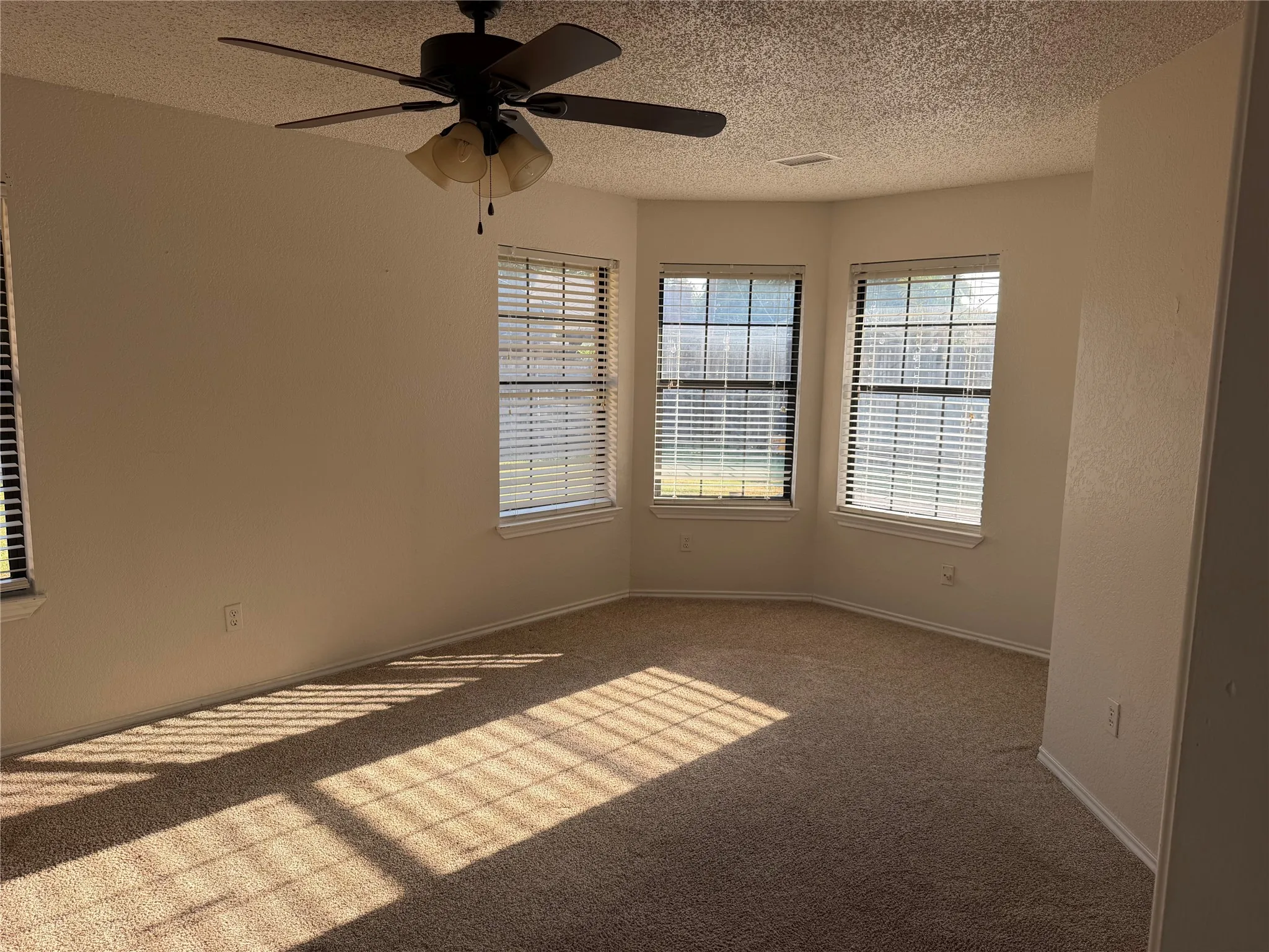 Single Family Residence For Rent in Tarrant County , 2 Chapel Hill Court, Mansfield, Texas 76063, 3 Bedroom, 2 Bathroom, 2 Garage spaces, 1,385 Sqft, built in 1988, mls#21359259, Real Estate Agent in Mansfield, Homes For Rent in Tarrant county, Homes For Rent in Mansfield, Realtor in Mansfield Texas, Real Estate Brokerage Independent Realty Texas, Luminita Cordes Realtor