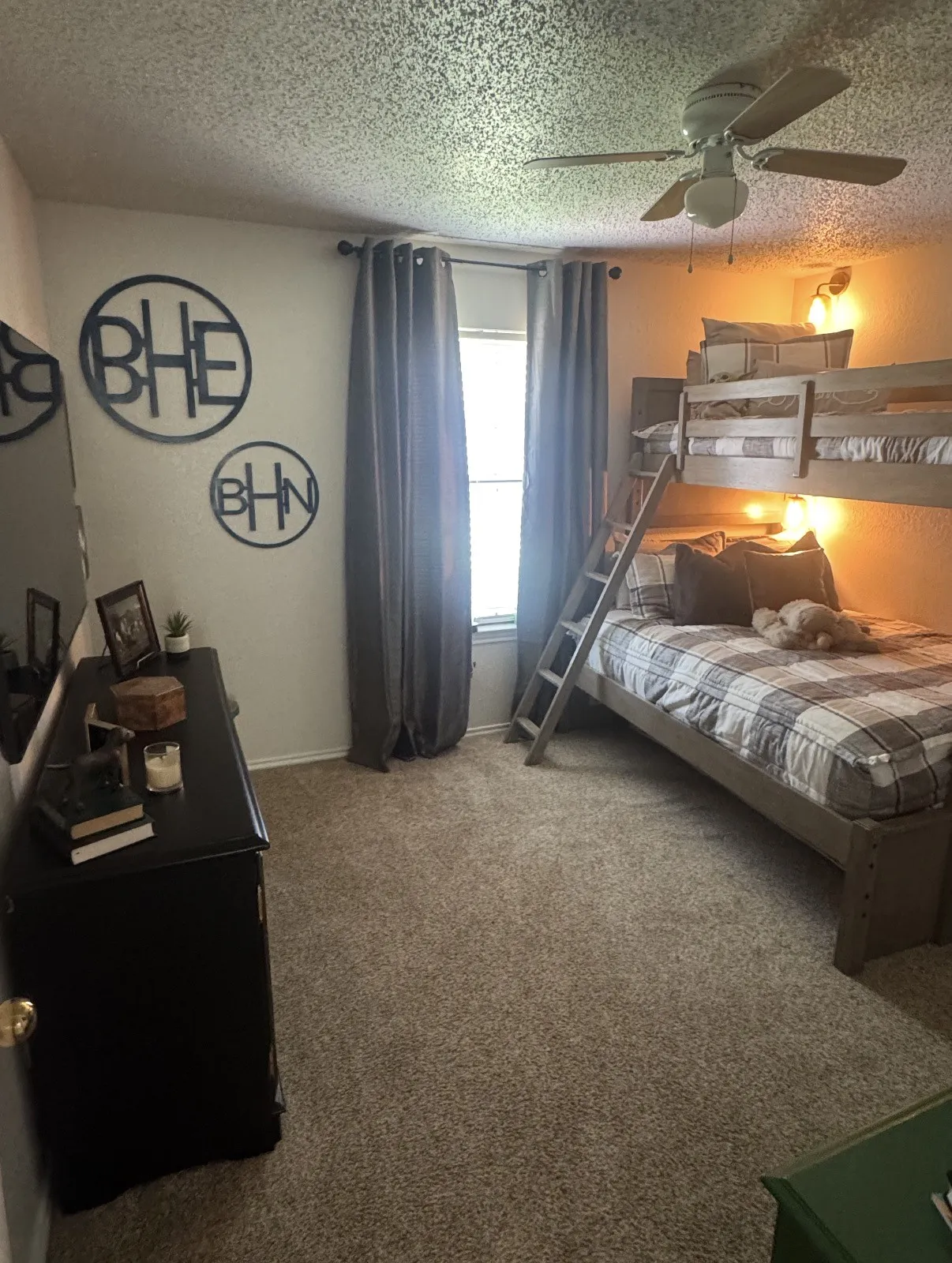 Single Family Residence For Rent in Tarrant County , 2 Chapel Hill Court, Mansfield, Texas 76063, 3 Bedroom, 2 Bathroom, 2 Garage spaces, 1,385 Sqft, built in 1988, mls#21359259, Real Estate Agent in Mansfield, Homes For Rent in Tarrant county, Homes For Rent in Mansfield, Realtor in Mansfield Texas, Real Estate Brokerage Independent Realty Texas, Luminita Cordes Realtor