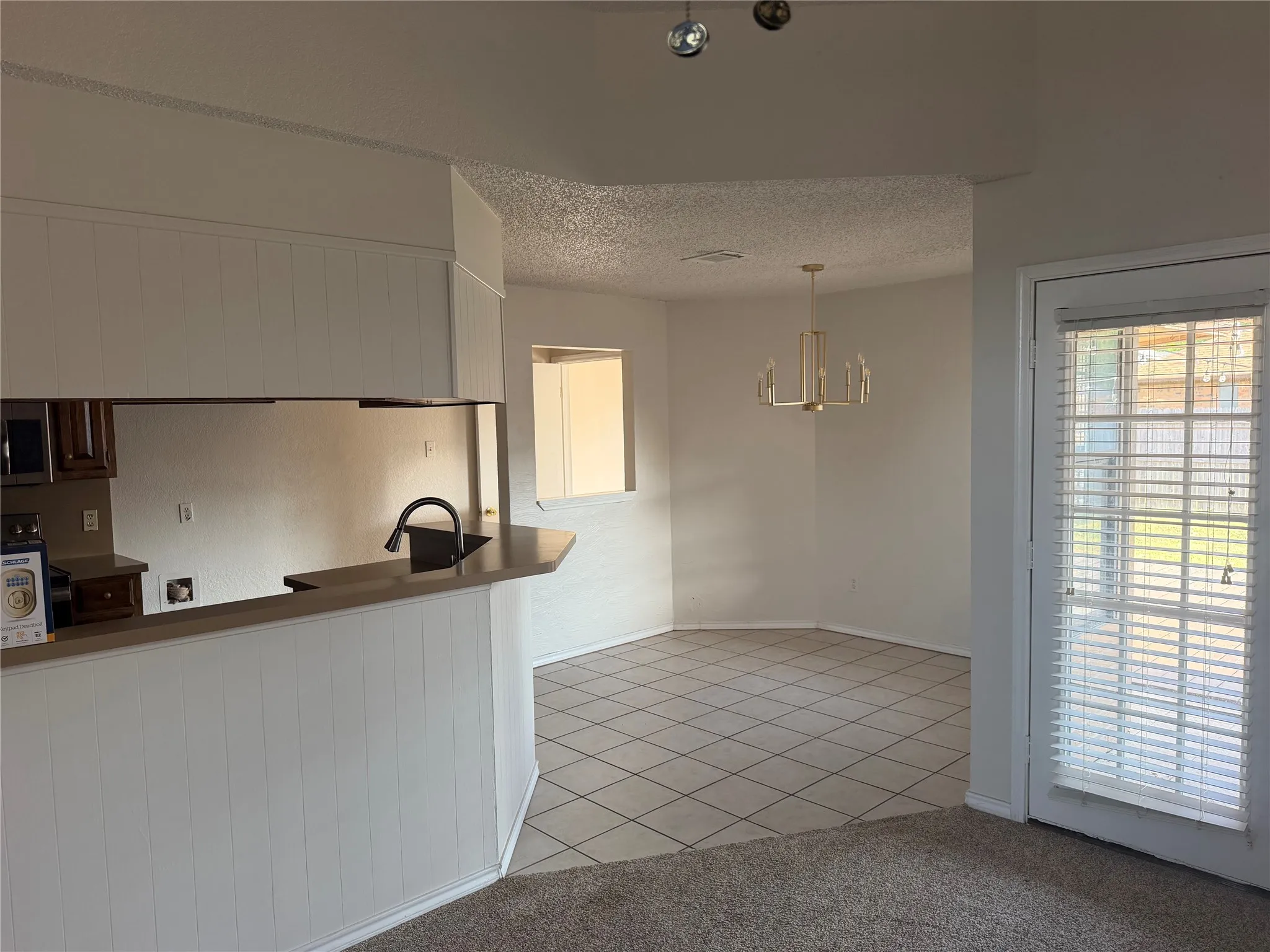Single Family Residence For Rent in Tarrant County , 2 Chapel Hill Court, Mansfield, Texas 76063, 3 Bedroom, 2 Bathroom, 2 Garage spaces, 1,385 Sqft, built in 1988, mls#21359259, Real Estate Agent in Mansfield, Homes For Rent in Tarrant county, Homes For Rent in Mansfield, Realtor in Mansfield Texas, Real Estate Brokerage Independent Realty Texas, Luminita Cordes Realtor