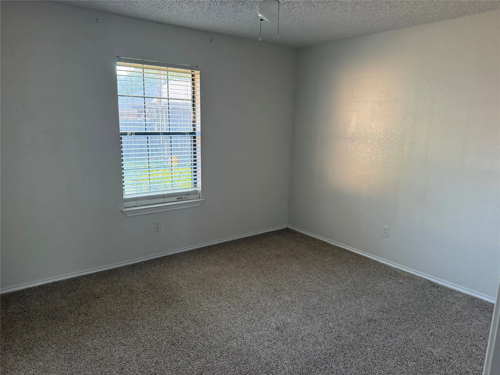 Single Family Residence For Rent in Tarrant County , 2 Chapel Hill Court, Mansfield, Texas 76063, 3 Bedroom, 2 Bathroom, 2 Garage spaces, 1,385 Sqft, built in 1988, mls#21359259, Real Estate Agent in Mansfield, Homes For Rent in Tarrant county, Homes For Rent in Mansfield, Realtor in Mansfield Texas, Real Estate Brokerage Independent Realty Texas, Luminita Cordes Realtor