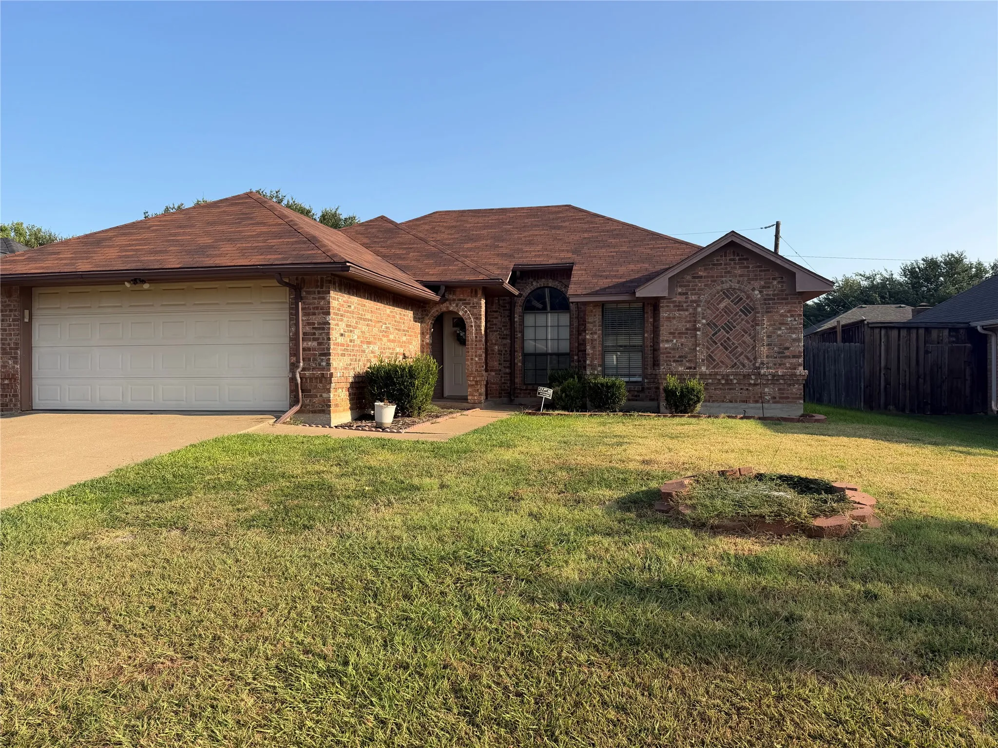 Single Family Residence For Rent in Tarrant County , 2 Chapel Hill Court, Mansfield, Texas 76063, 3 Bedroom, 2 Bathroom, 2 Garage spaces, 1,385 Sqft, built in 1988, mls#21359259, Real Estate Agent in Mansfield, Homes For Rent in Tarrant county, Homes For Rent in Mansfield, Realtor in Mansfield Texas, Real Estate Brokerage Independent Realty Texas, Luminita Cordes Realtor
