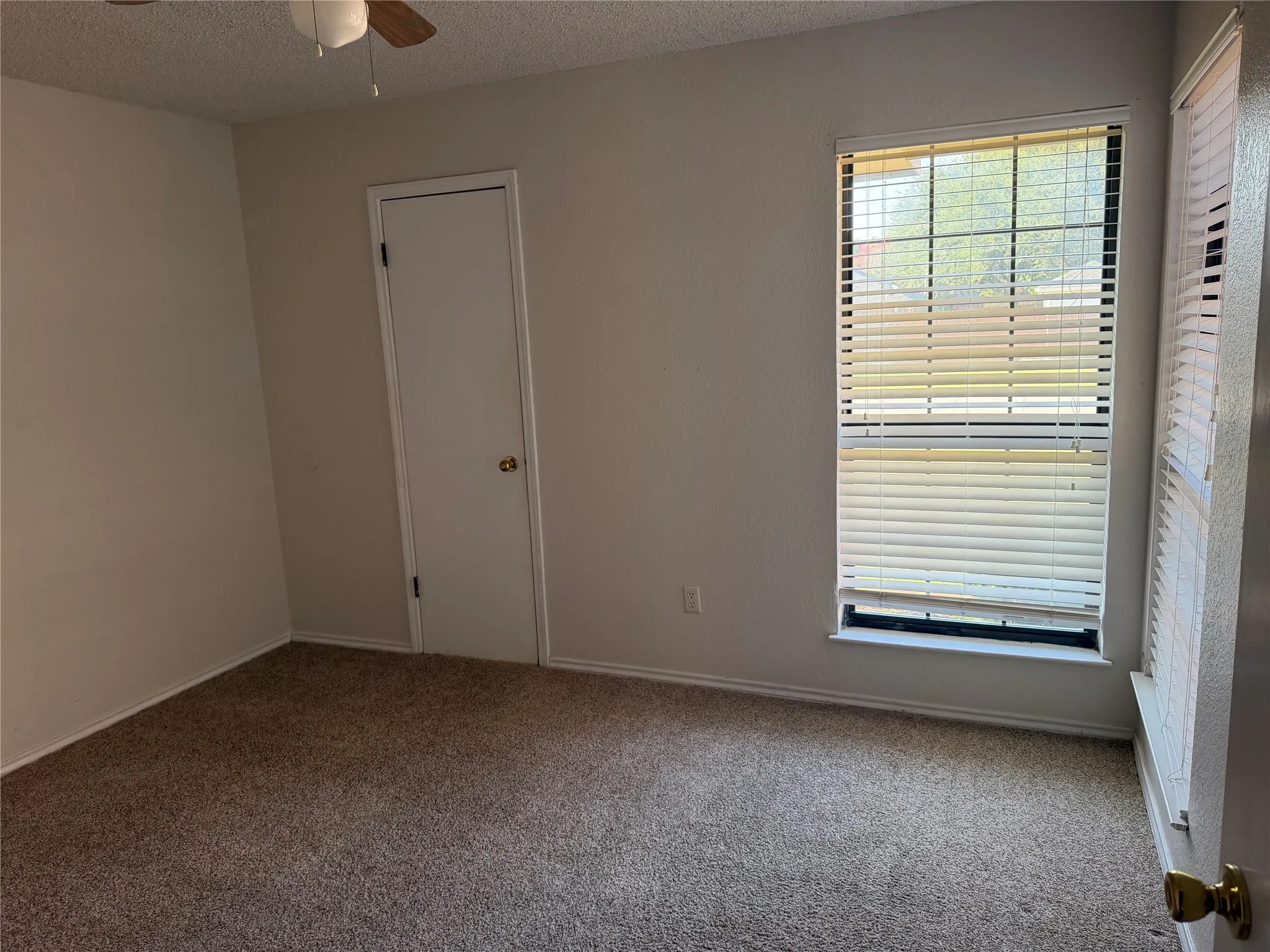 Single Family Residence For Rent in Tarrant County , 2 Chapel Hill Court, Mansfield, Texas 76063, 3 Bedroom, 2 Bathroom, 2 Garage spaces, 1,385 Sqft, built in 1988, mls#21359259, Real Estate Agent in Mansfield, Homes For Rent in Tarrant county, Homes For Rent in Mansfield, Realtor in Mansfield Texas, Real Estate Brokerage Independent Realty Texas, Luminita Cordes Realtor