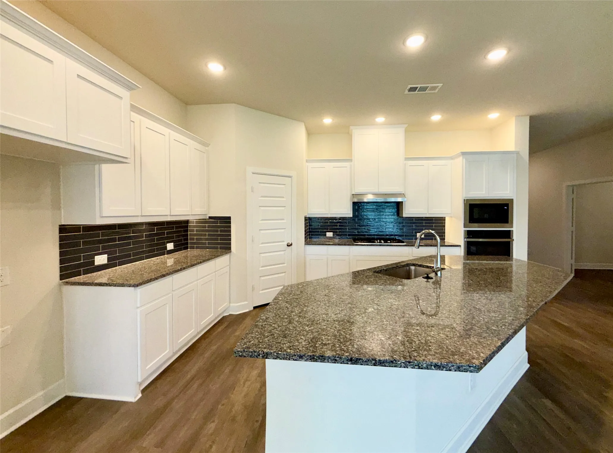 Single Family Residence For Rent in Grayson County , 1804 Welker Drive, Van Alstyne, Texas 75495, 4 Bedroom, 3 Bathroom, 2 Garage spaces, 2,438 Sqft, built in 2022, mls#21358303, Real Estate Agent in Van Alstyne, Homes For Rent in Grayson county, Homes For Rent in Van Alstyne, Realtor in Van Alstyne Texas, Real Estate Brokerage Independent Realty Texas, Luminita Cordes Realtor