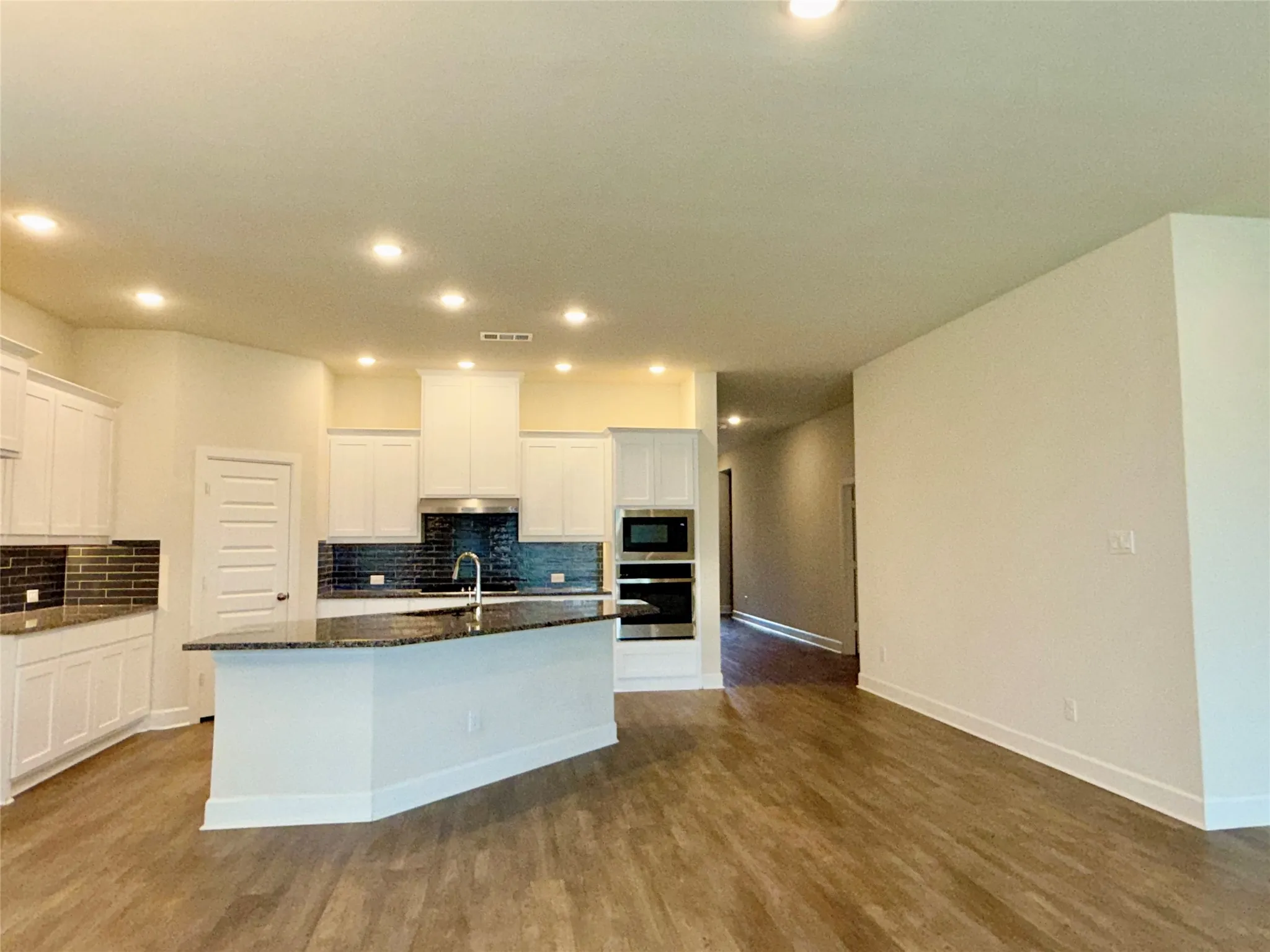 Single Family Residence For Rent in Grayson County , 1804 Welker Drive, Van Alstyne, Texas 75495, 4 Bedroom, 3 Bathroom, 2 Garage spaces, 2,438 Sqft, built in 2022, mls#21358303, Real Estate Agent in Van Alstyne, Homes For Rent in Grayson county, Homes For Rent in Van Alstyne, Realtor in Van Alstyne Texas, Real Estate Brokerage Independent Realty Texas, Luminita Cordes Realtor