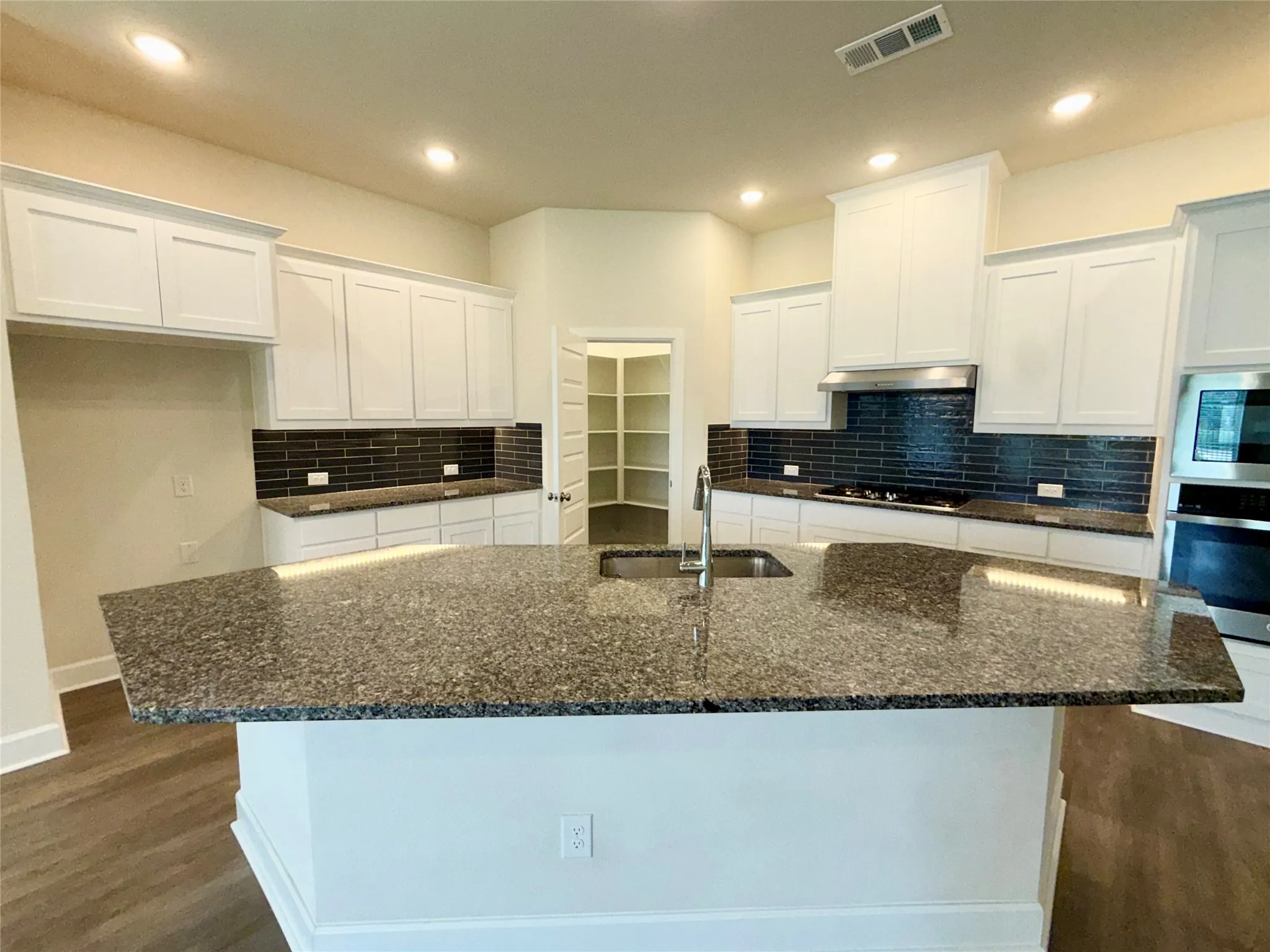 Single Family Residence For Rent in Grayson County , 1804 Welker Drive, Van Alstyne, Texas 75495, 4 Bedroom, 3 Bathroom, 2 Garage spaces, 2,438 Sqft, built in 2022, mls#21358303, Real Estate Agent in Van Alstyne, Homes For Rent in Grayson county, Homes For Rent in Van Alstyne, Realtor in Van Alstyne Texas, Real Estate Brokerage Independent Realty Texas, Luminita Cordes Realtor