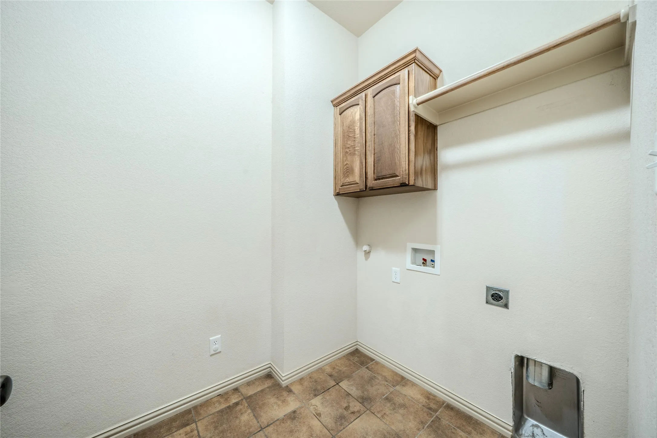 Built in cabinet with hanging room in the utility room.