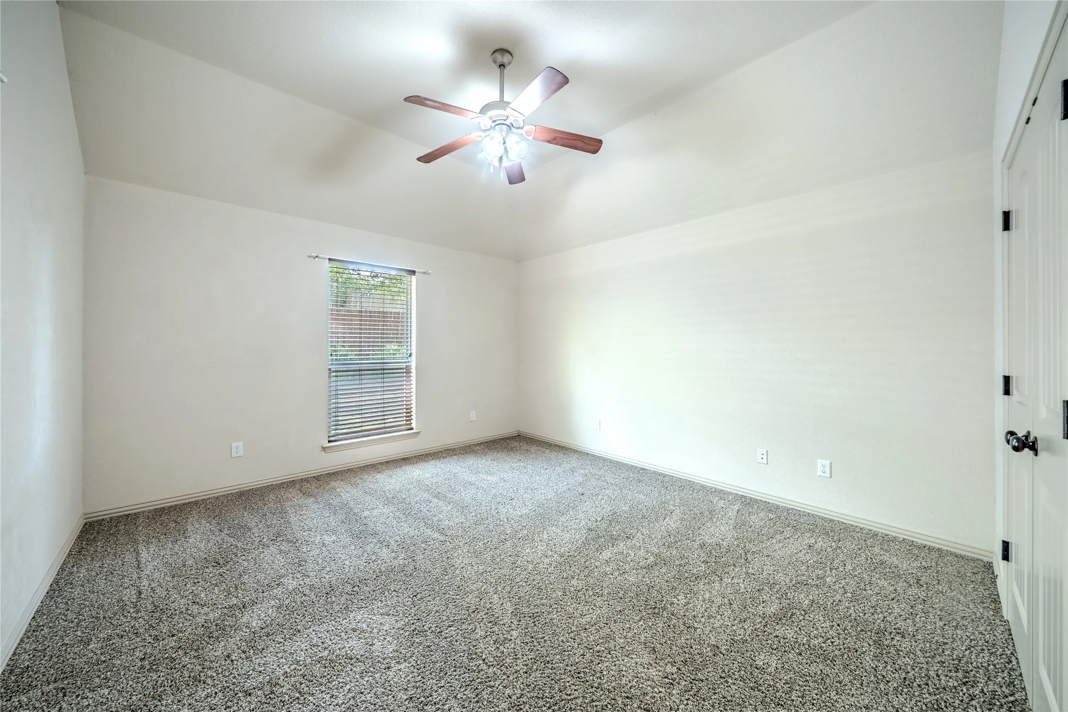Back split bedroom with ceiling fan.