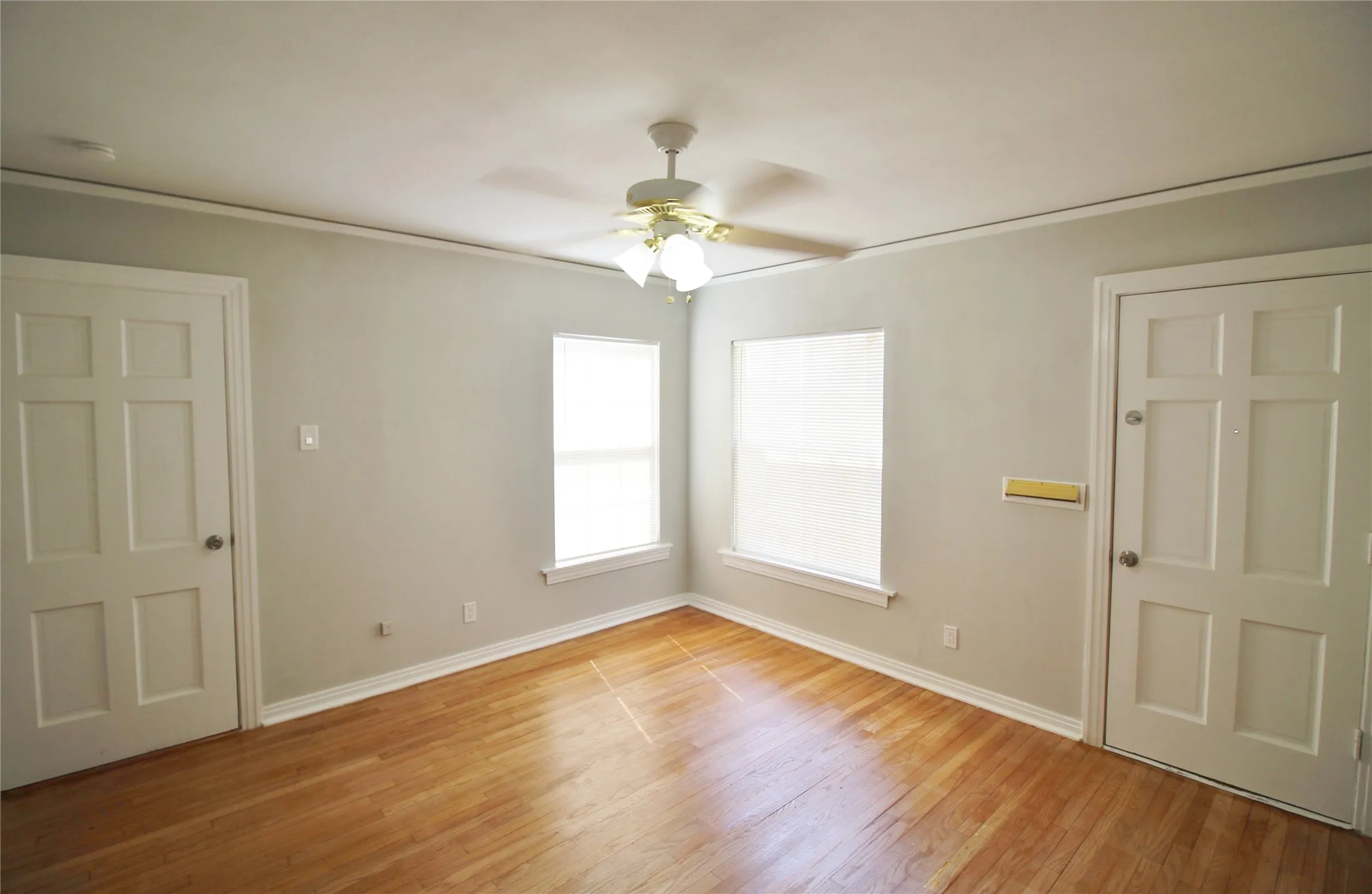 Single Family Residence For Rent in Dallas County , 3427 Kinmore Street, Dallas, Texas 75223, 2 Bedroom, 1 Bathroom, Garage spaces, 1,262 Sqft, built in 1940, mls#21359263, Real Estate Agent in Dallas, Homes For Rent in Dallas county, Homes For Rent in Dallas, Realtor in Dallas Texas, Real Estate Brokerage Independent Realty Texas, Luminita Cordes Realtor