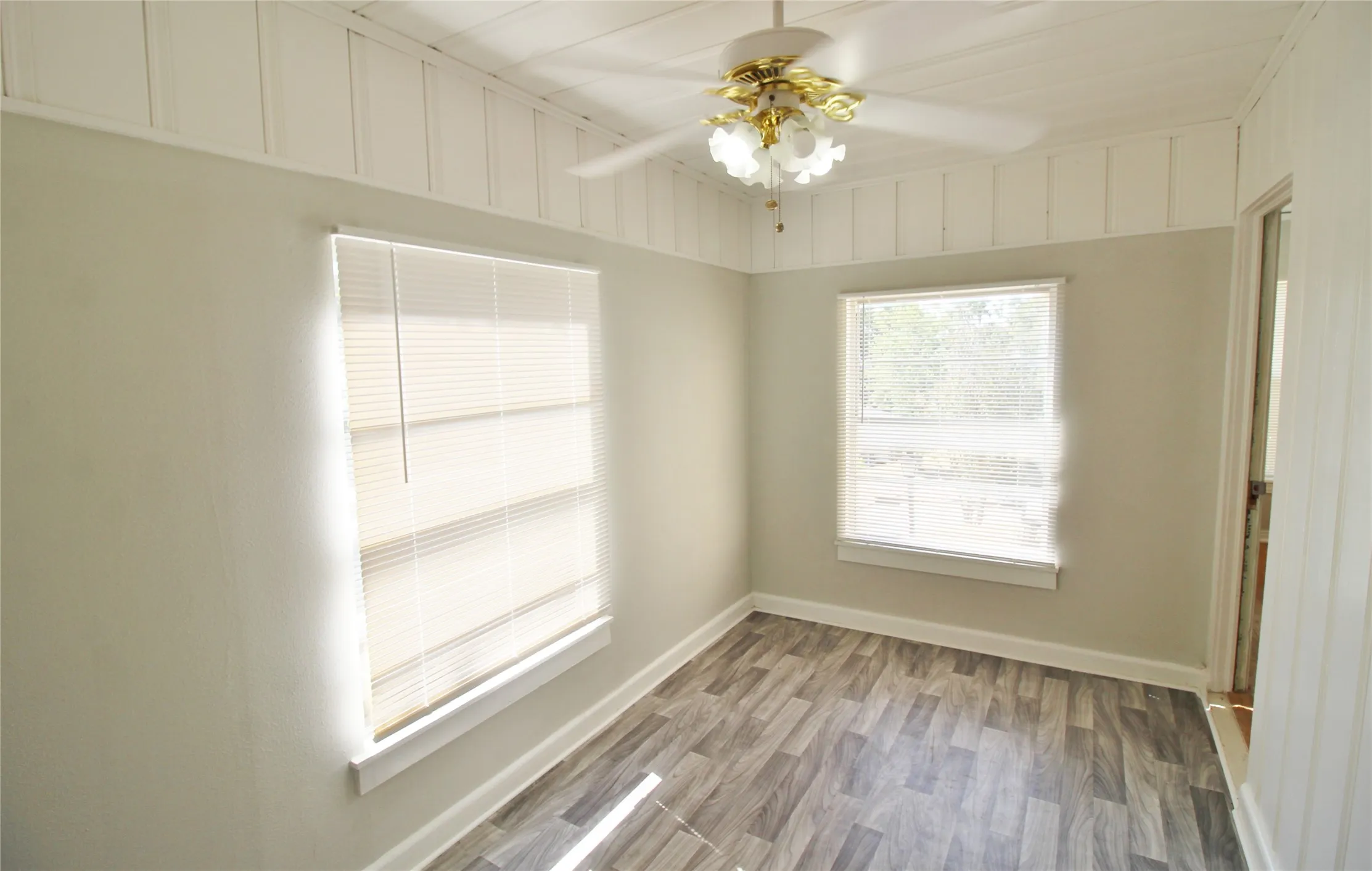 Single Family Residence For Rent in Dallas County , 3427 Kinmore Street, Dallas, Texas 75223, 2 Bedroom, 1 Bathroom, Garage spaces, 1,262 Sqft, built in 1940, mls#21359263, Real Estate Agent in Dallas, Homes For Rent in Dallas county, Homes For Rent in Dallas, Realtor in Dallas Texas, Real Estate Brokerage Independent Realty Texas, Luminita Cordes Realtor