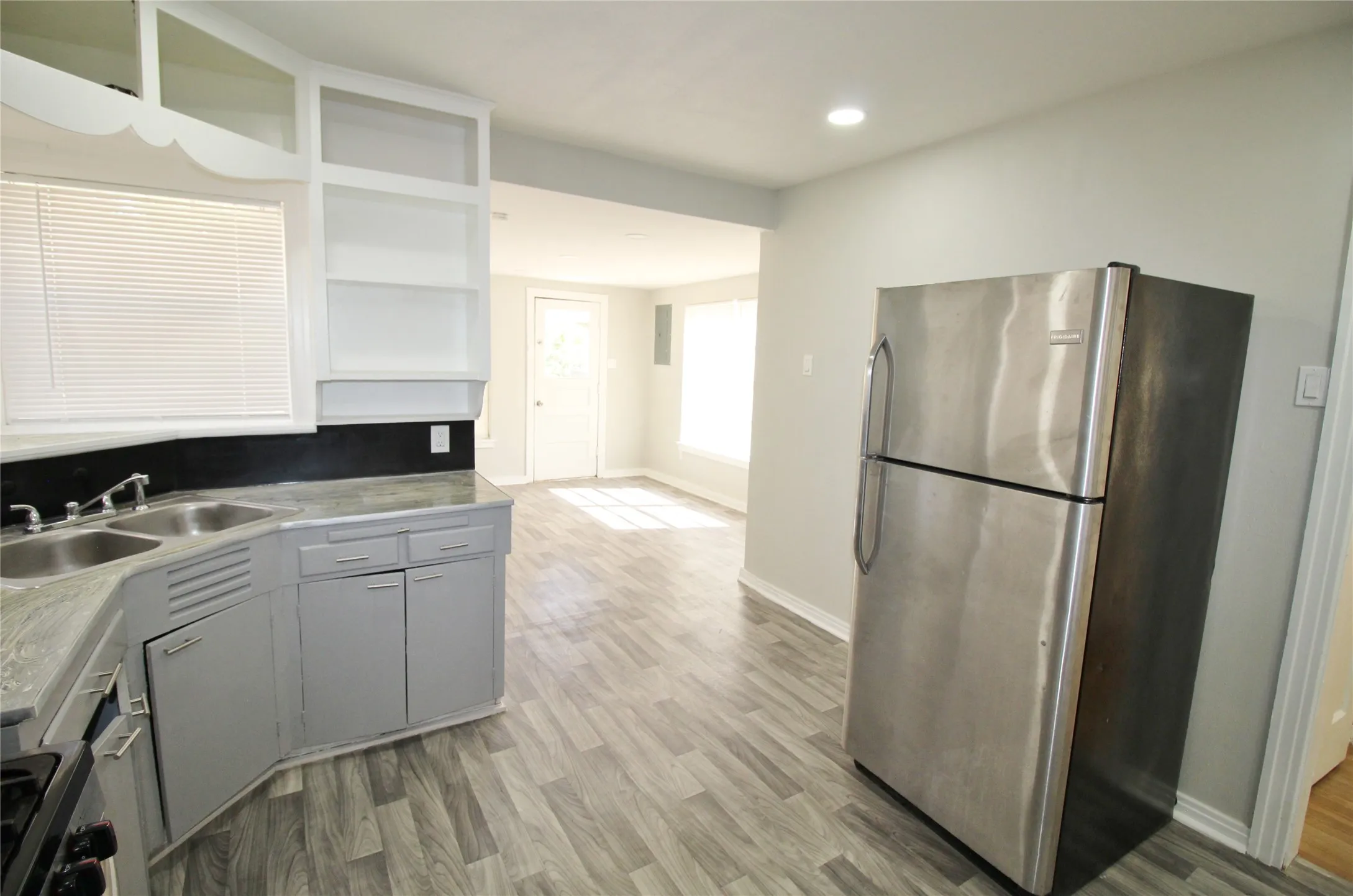 Single Family Residence For Rent in Dallas County , 3427 Kinmore Street, Dallas, Texas 75223, 2 Bedroom, 1 Bathroom, Garage spaces, 1,262 Sqft, built in 1940, mls#21359263, Real Estate Agent in Dallas, Homes For Rent in Dallas county, Homes For Rent in Dallas, Realtor in Dallas Texas, Real Estate Brokerage Independent Realty Texas, Luminita Cordes Realtor