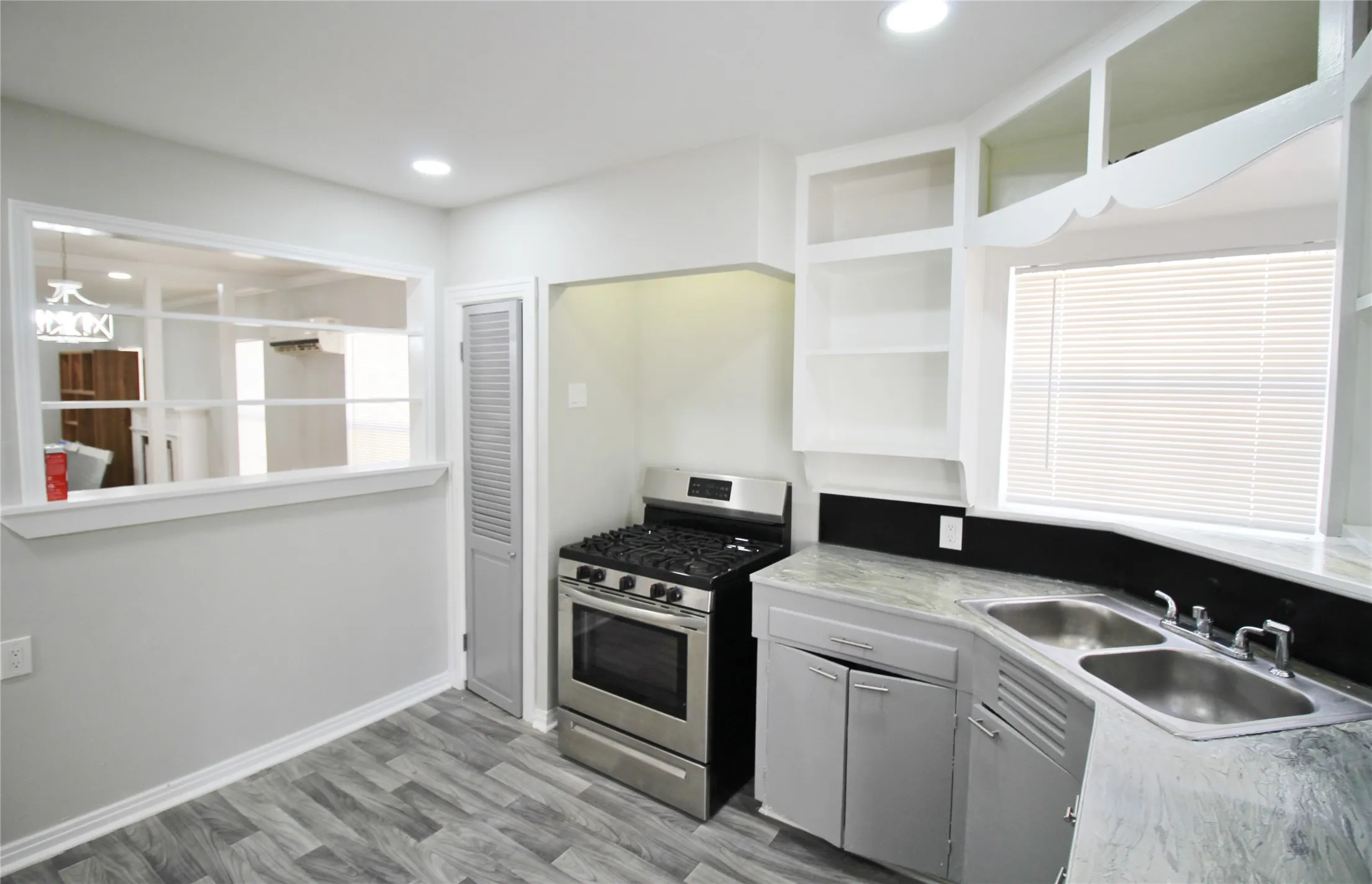 Single Family Residence For Rent in Dallas County , 3427 Kinmore Street, Dallas, Texas 75223, 2 Bedroom, 1 Bathroom, Garage spaces, 1,262 Sqft, built in 1940, mls#21359263, Real Estate Agent in Dallas, Homes For Rent in Dallas county, Homes For Rent in Dallas, Realtor in Dallas Texas, Real Estate Brokerage Independent Realty Texas, Luminita Cordes Realtor