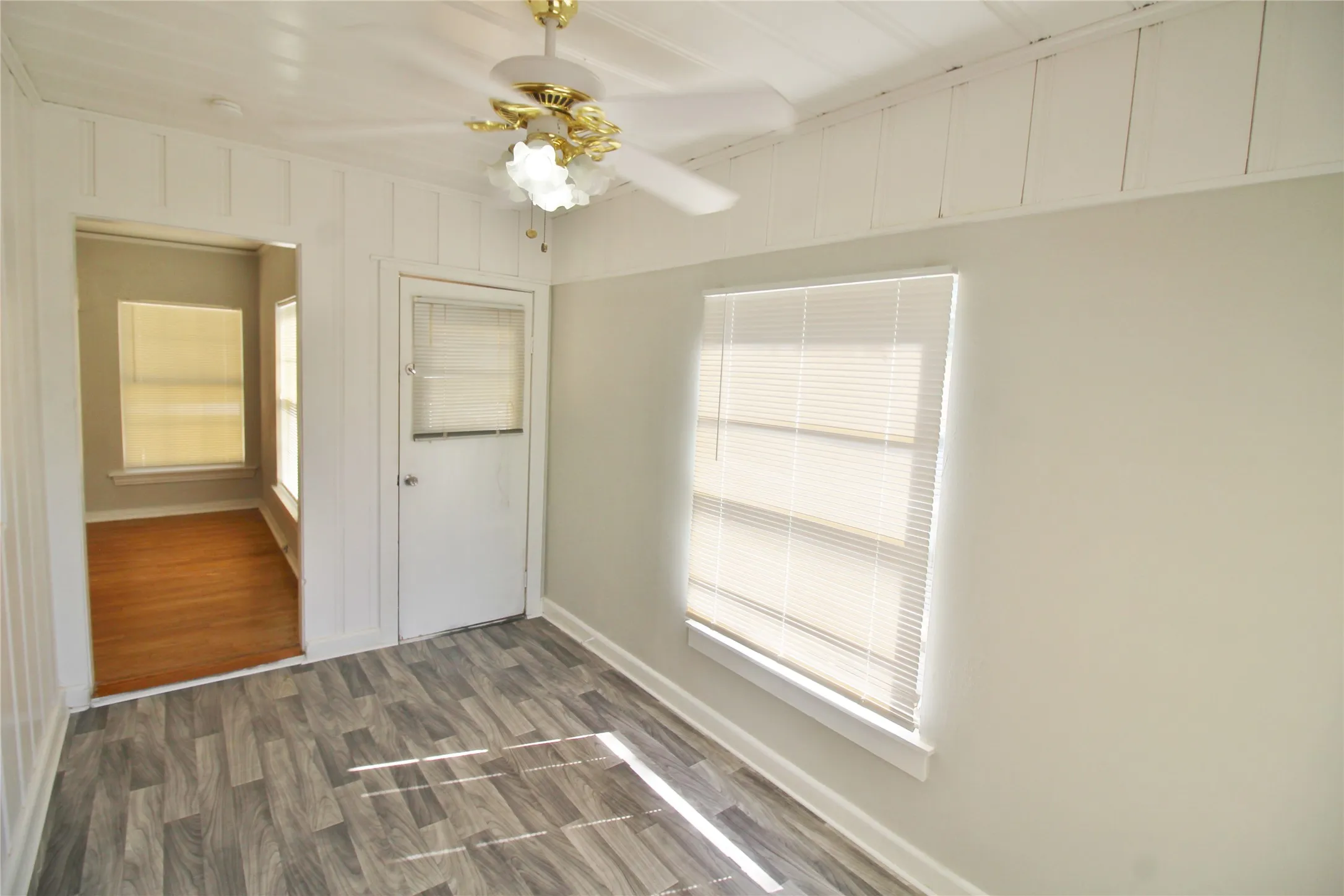 Single Family Residence For Rent in Dallas County , 3427 Kinmore Street, Dallas, Texas 75223, 2 Bedroom, 1 Bathroom, Garage spaces, 1,262 Sqft, built in 1940, mls#21359263, Real Estate Agent in Dallas, Homes For Rent in Dallas county, Homes For Rent in Dallas, Realtor in Dallas Texas, Real Estate Brokerage Independent Realty Texas, Luminita Cordes Realtor