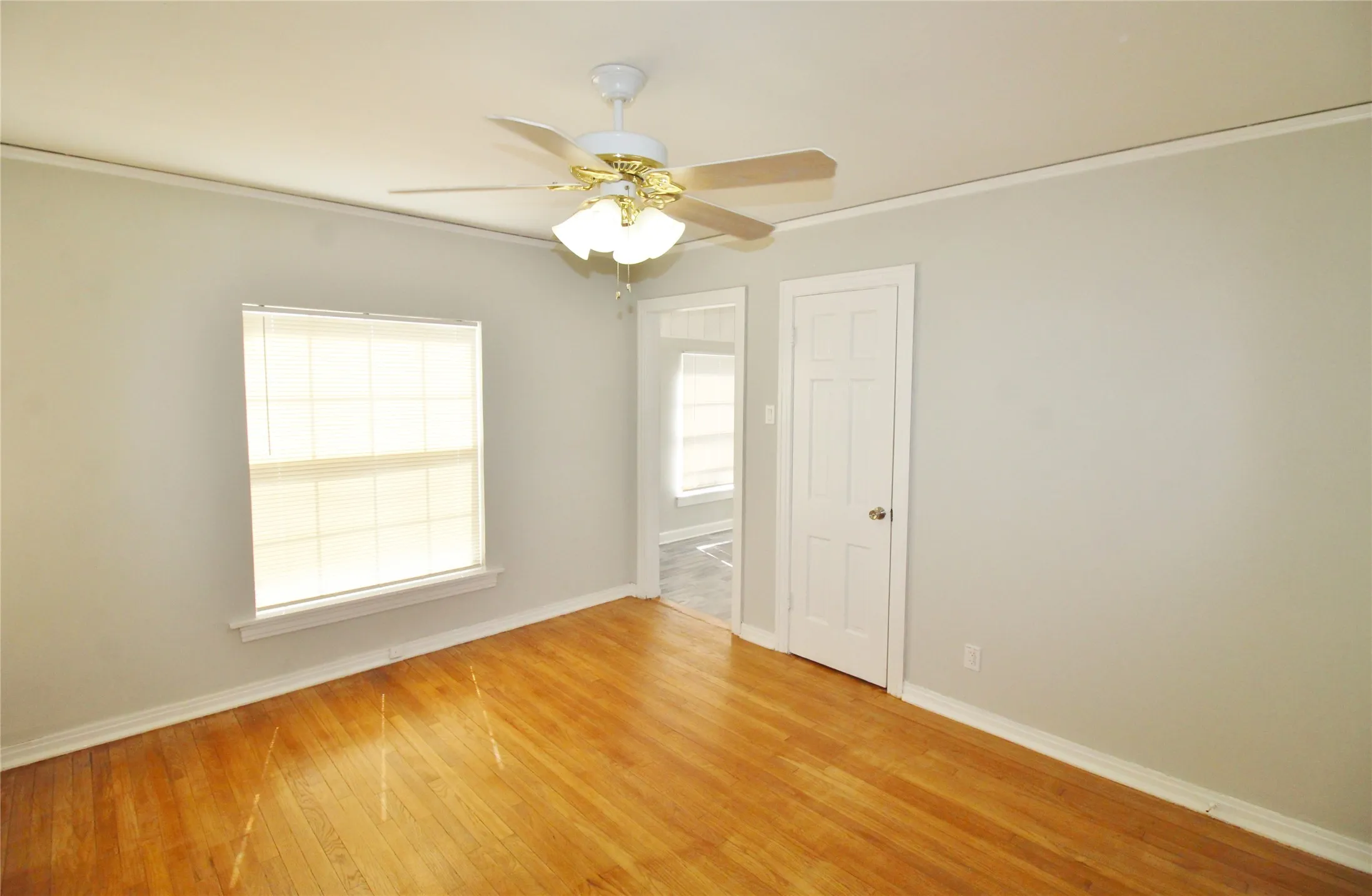Single Family Residence For Rent in Dallas County , 3427 Kinmore Street, Dallas, Texas 75223, 2 Bedroom, 1 Bathroom, Garage spaces, 1,262 Sqft, built in 1940, mls#21359263, Real Estate Agent in Dallas, Homes For Rent in Dallas county, Homes For Rent in Dallas, Realtor in Dallas Texas, Real Estate Brokerage Independent Realty Texas, Luminita Cordes Realtor
