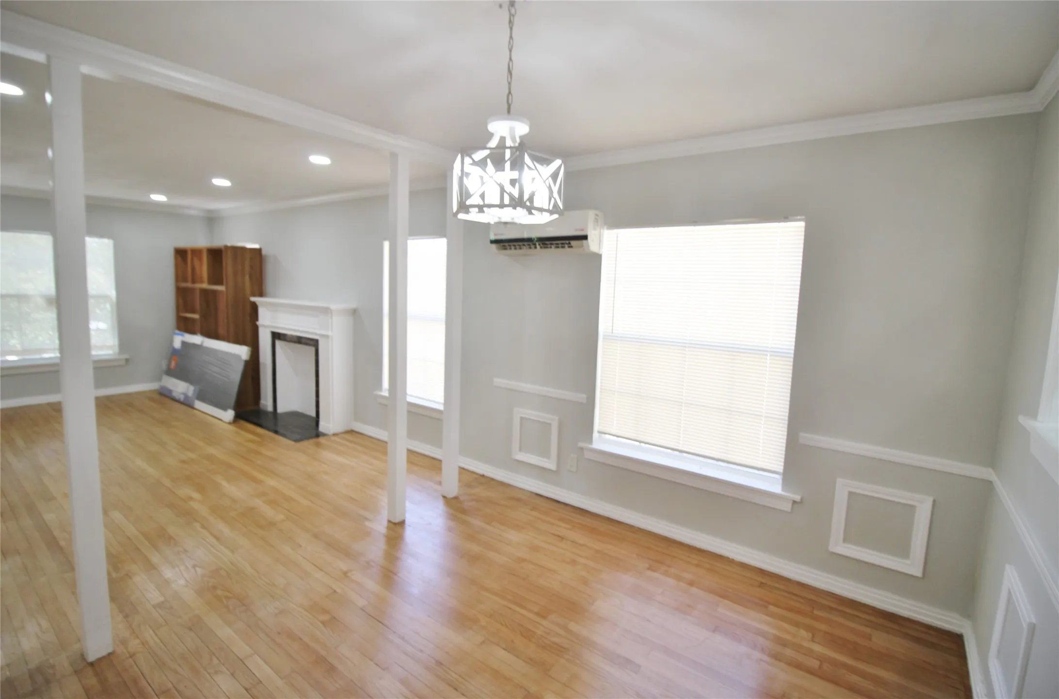 Single Family Residence For Rent in Dallas County , 3427 Kinmore Street, Dallas, Texas 75223, 2 Bedroom, 1 Bathroom, Garage spaces, 1,262 Sqft, built in 1940, mls#21359263, Real Estate Agent in Dallas, Homes For Rent in Dallas county, Homes For Rent in Dallas, Realtor in Dallas Texas, Real Estate Brokerage Independent Realty Texas, Luminita Cordes Realtor